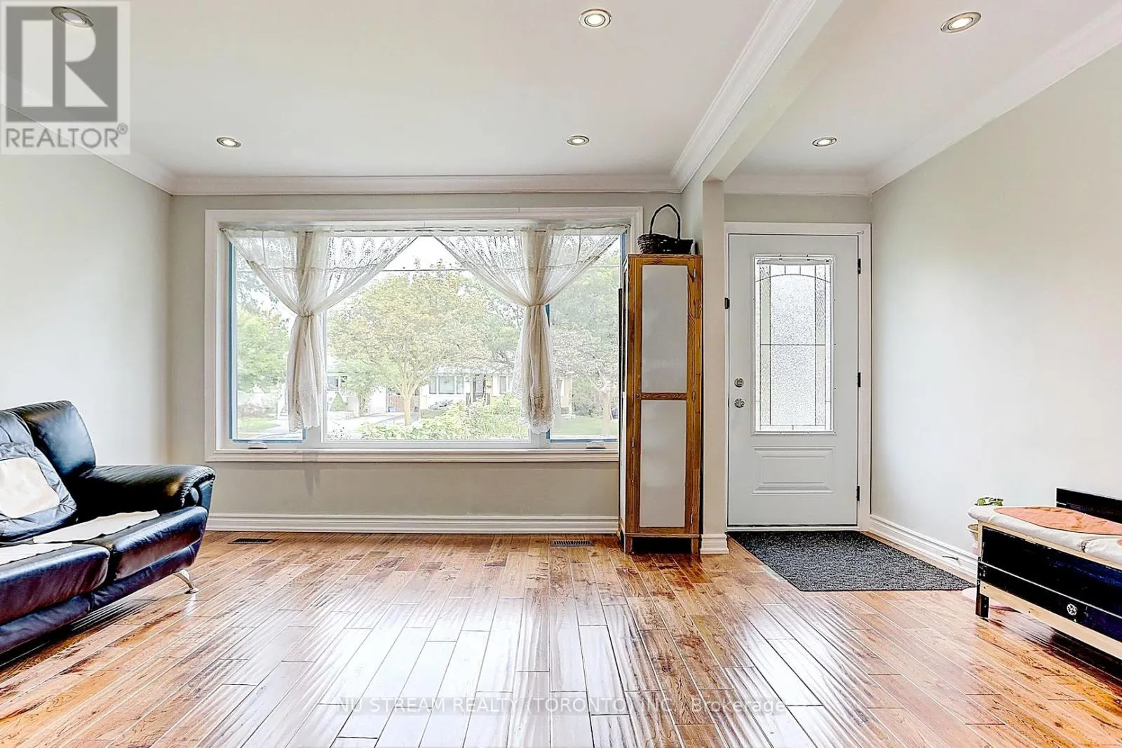 MAIN - 432 CROSBY AVENUE