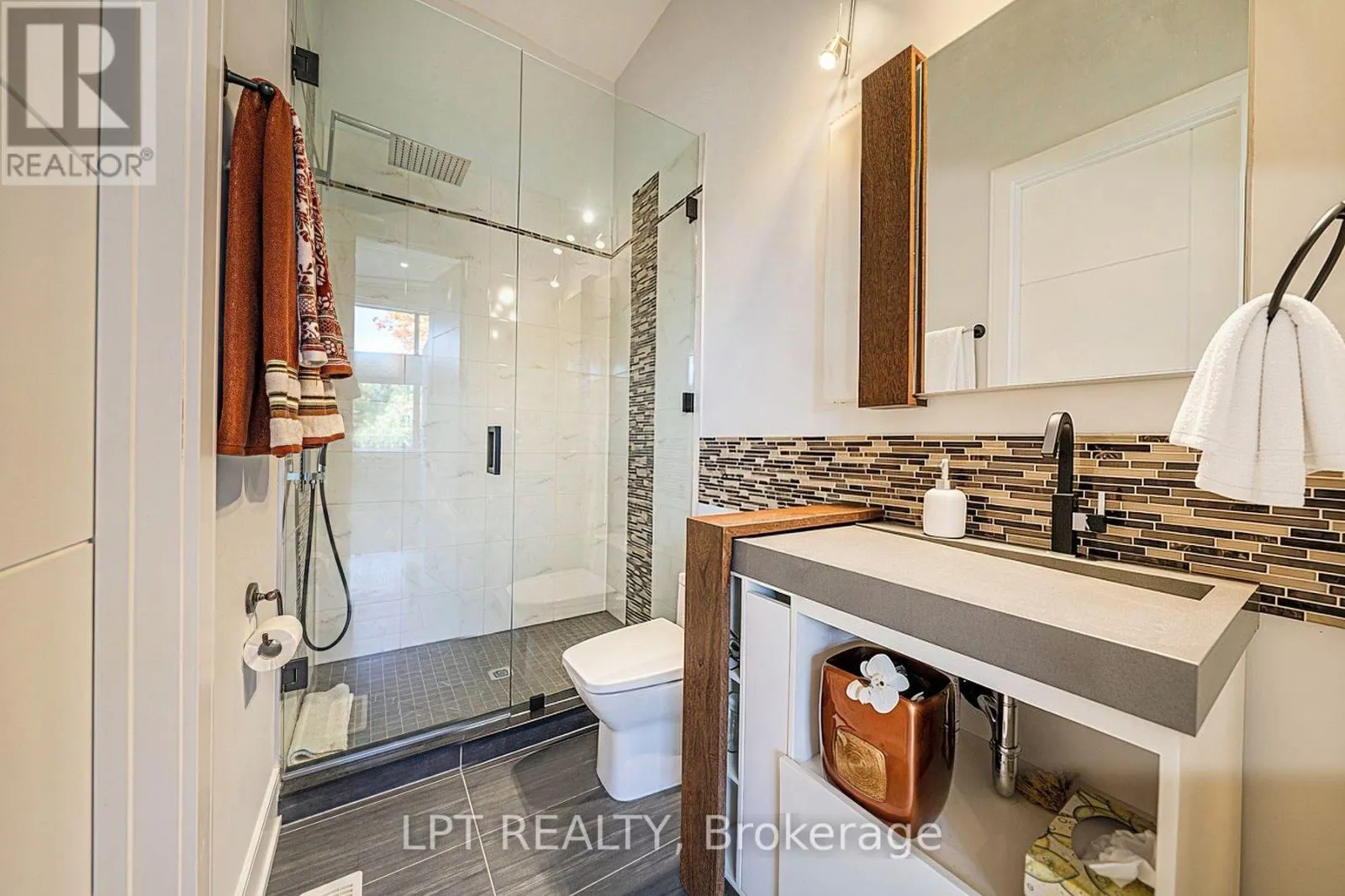 5 BIRCH KNOLL ROAD
