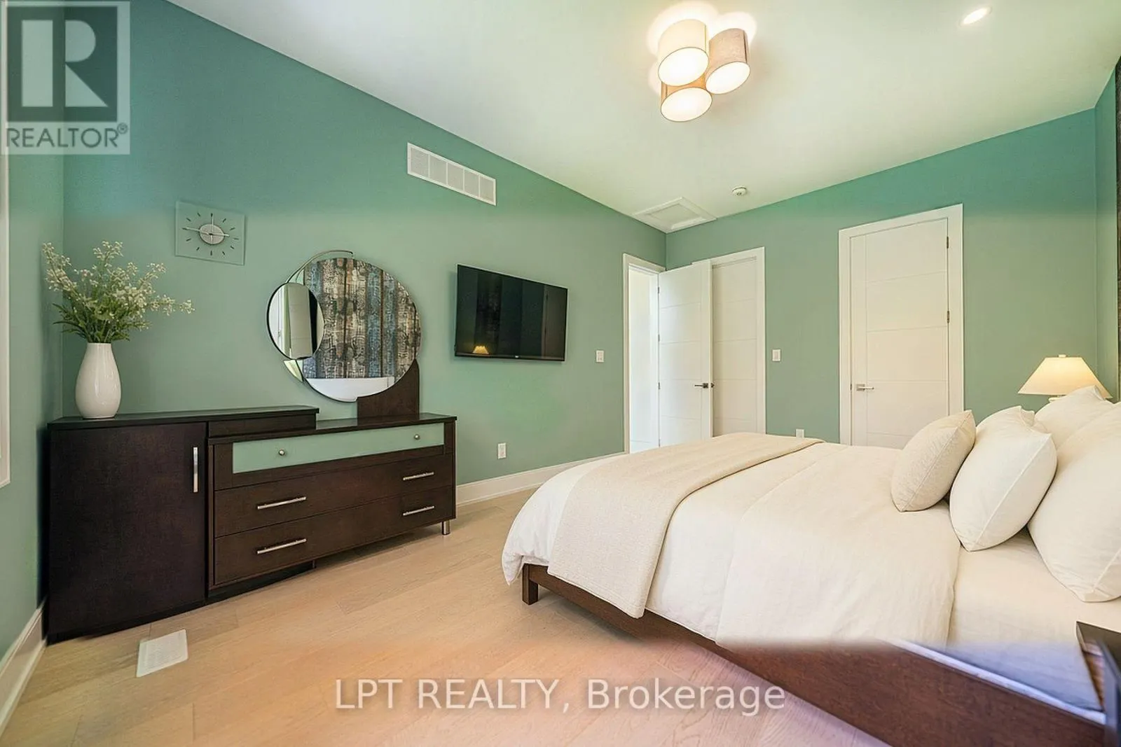 5 BIRCH KNOLL ROAD