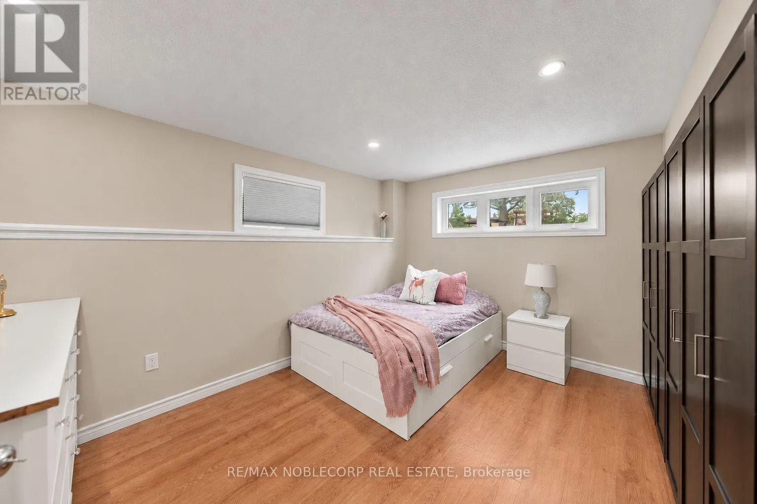 76 EDENBRIDGE DRIVE