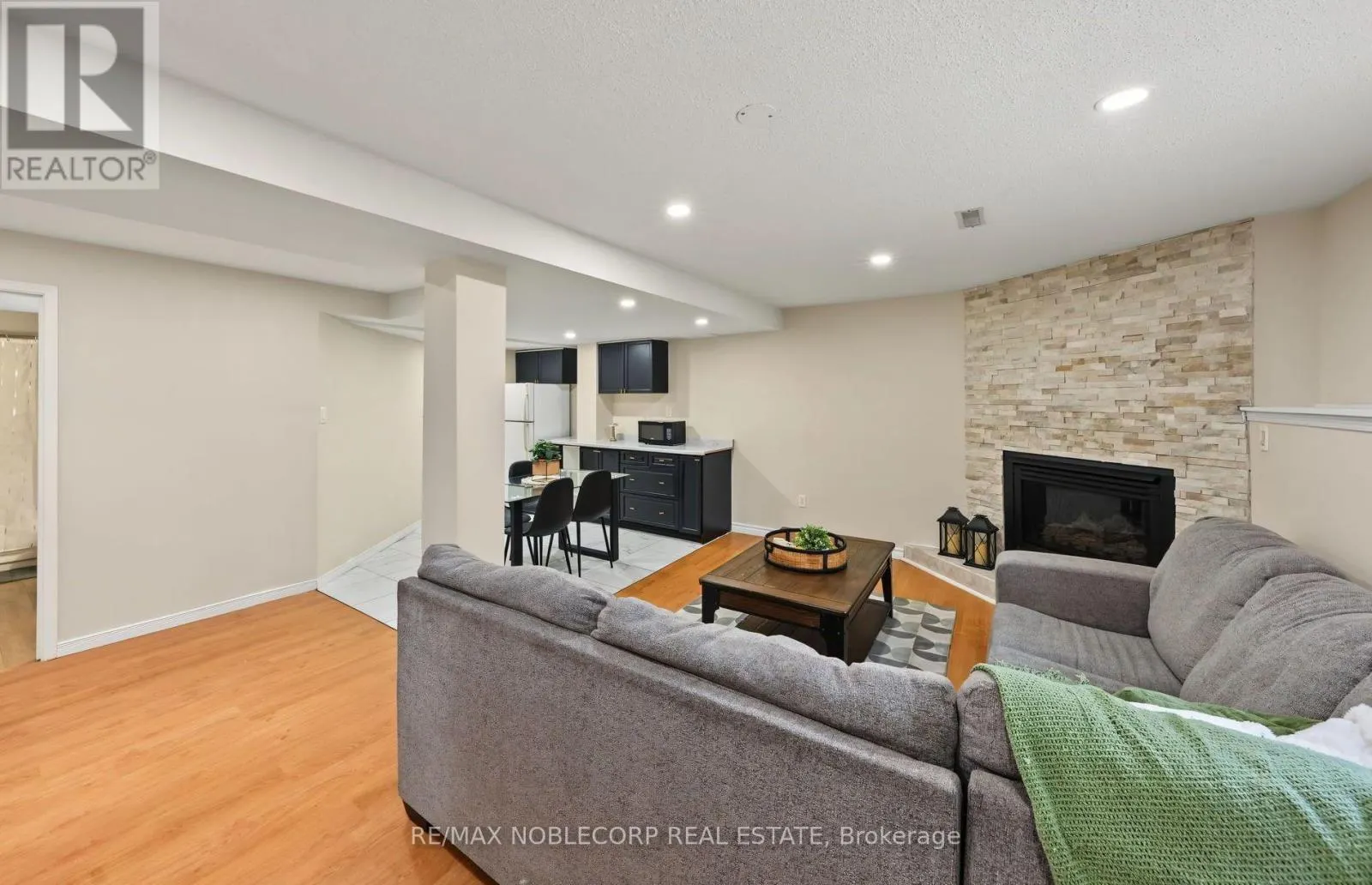 76 EDENBRIDGE DRIVE