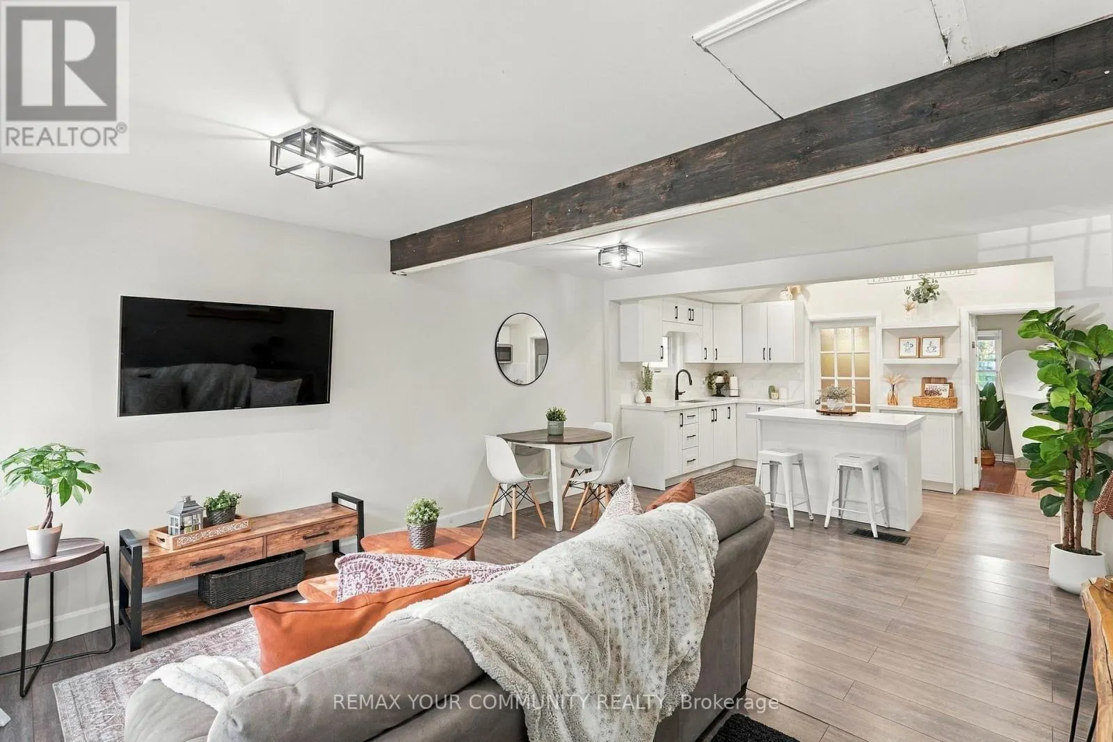 141 COOKS BAY DRIVE