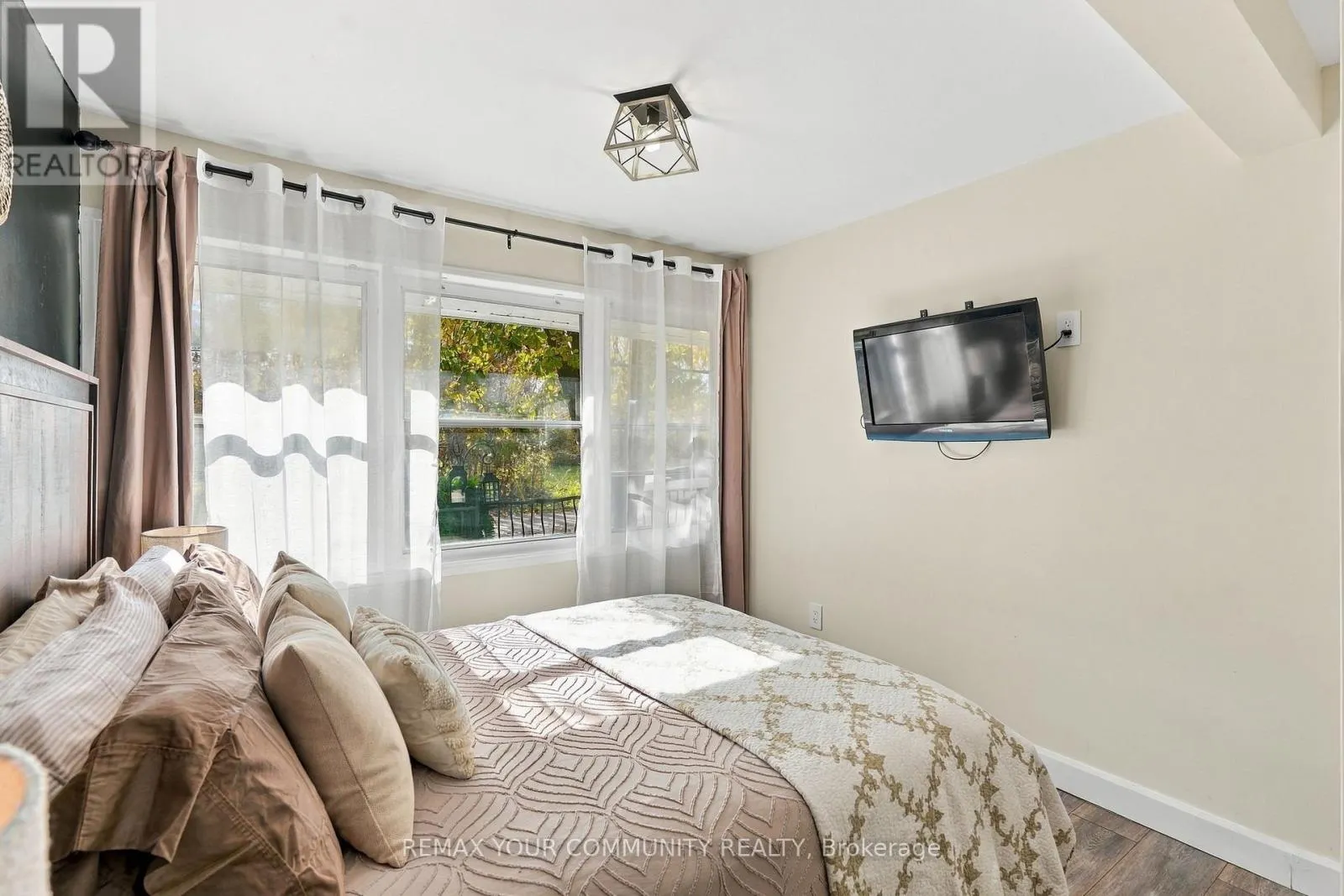141 COOKS BAY DRIVE