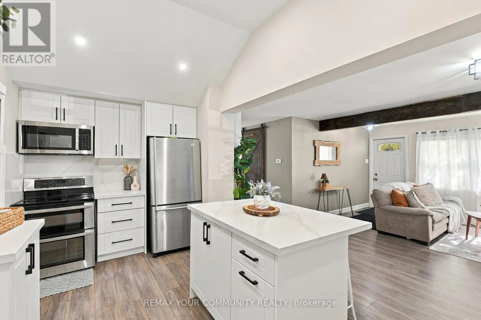 141 COOKS BAY DRIVE