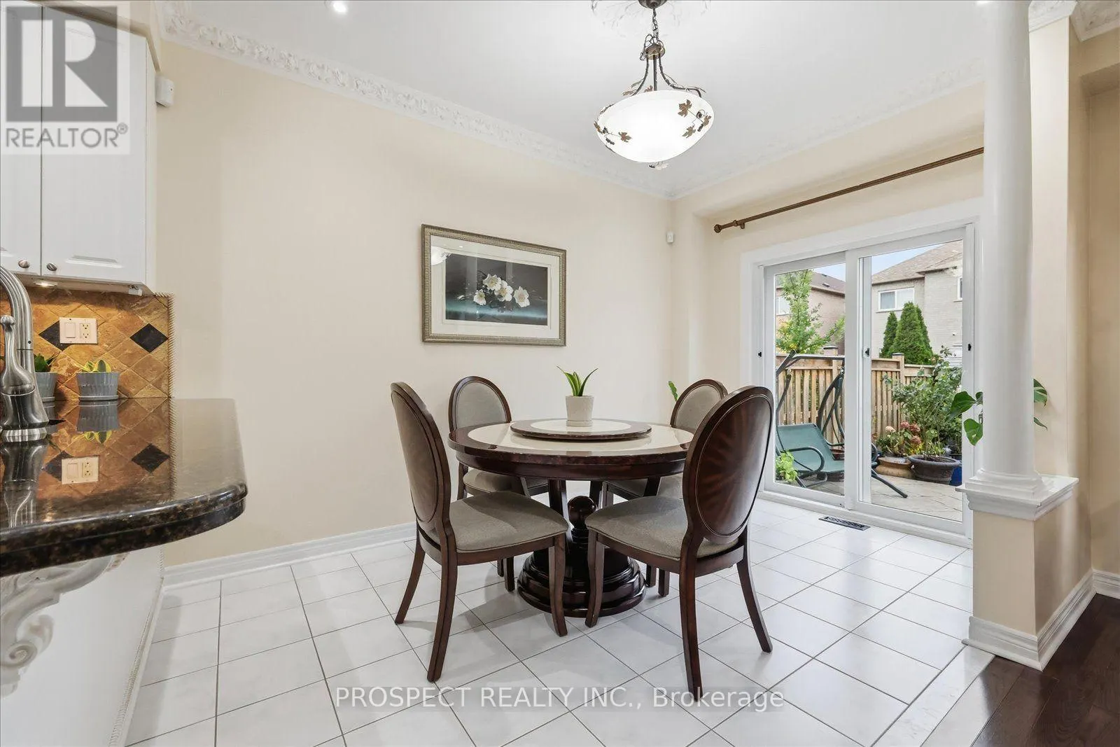218 SYLWOOD CRESCENT