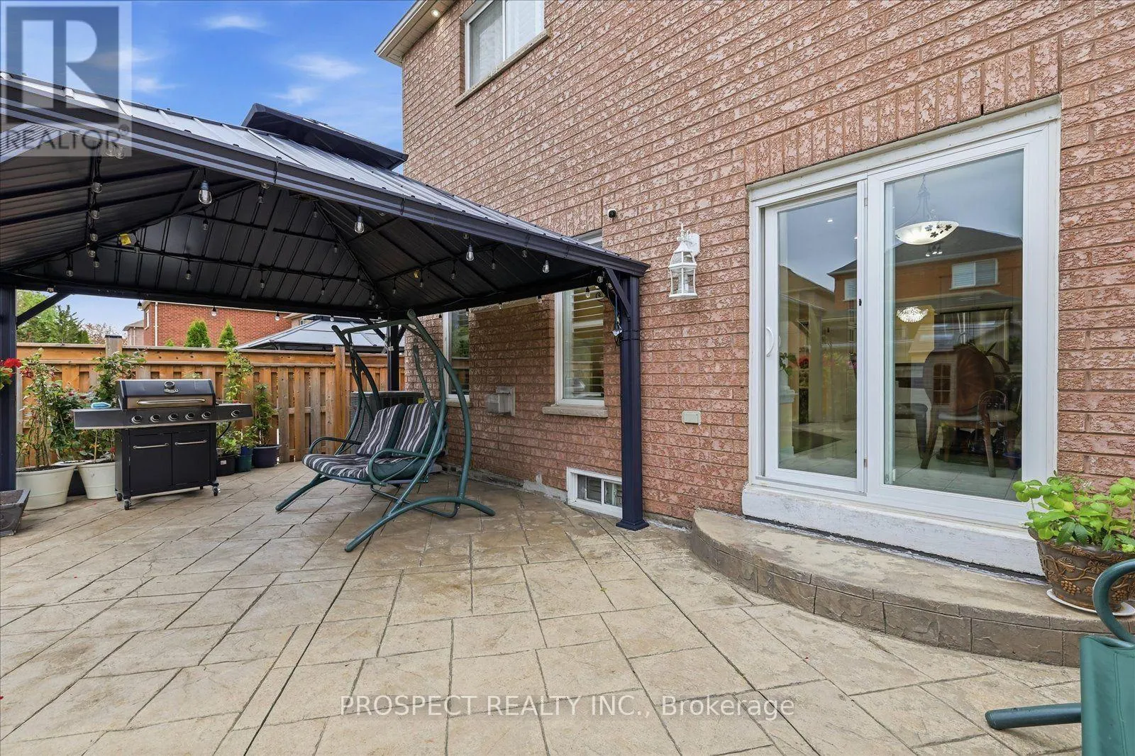 218 SYLWOOD CRESCENT