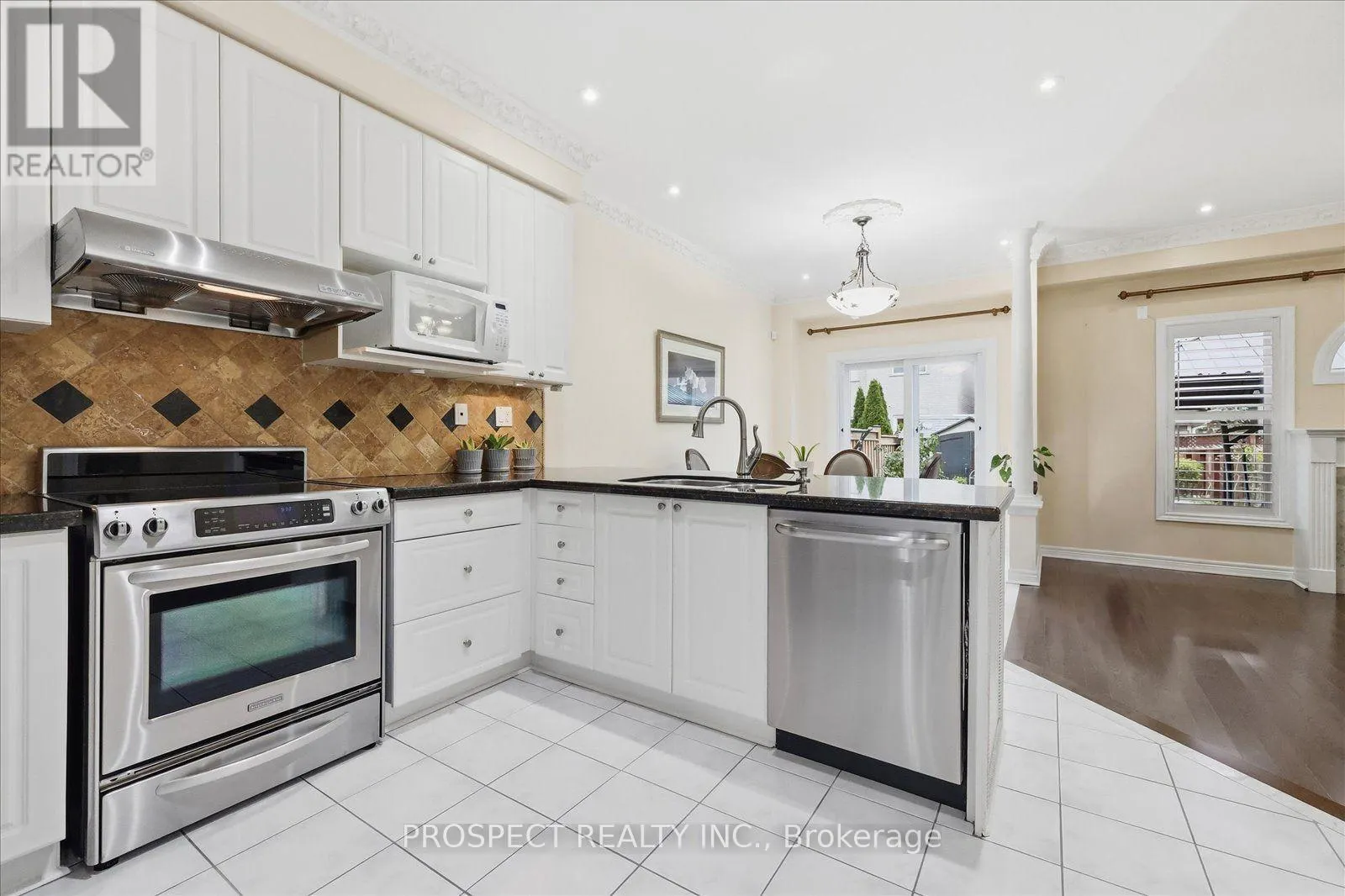 218 SYLWOOD CRESCENT