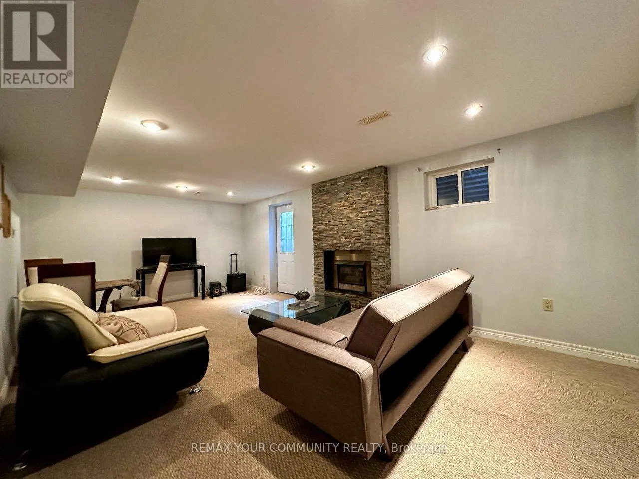 BASEMENT - 71 ROYAL ORCHARD BOULEVARD