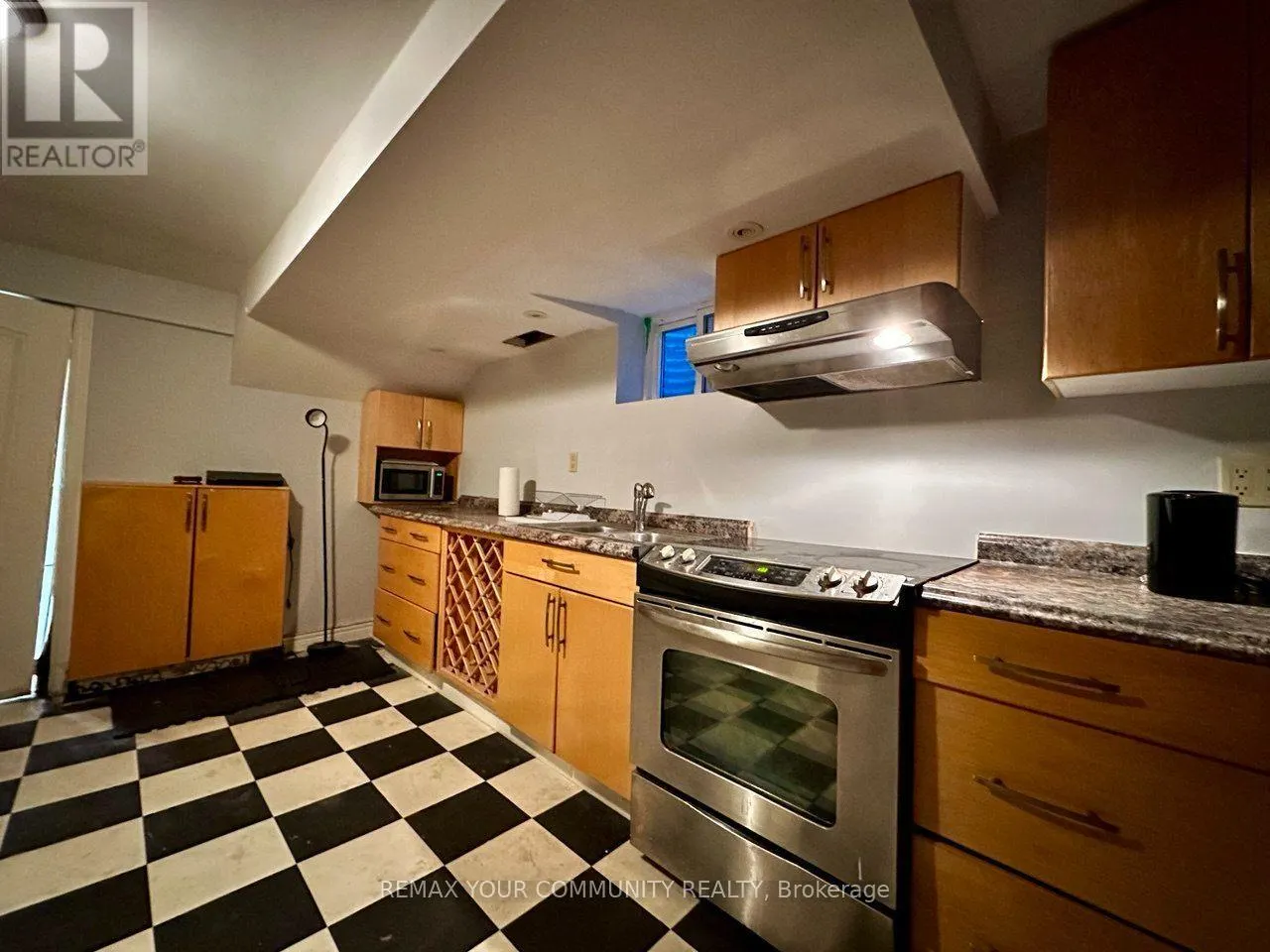 BASEMENT - 71 ROYAL ORCHARD BOULEVARD