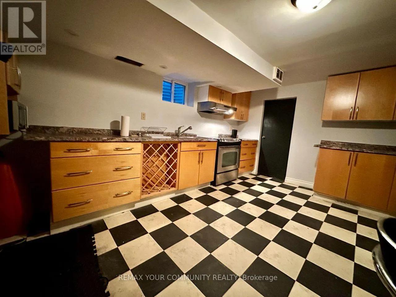 BASEMENT - 71 ROYAL ORCHARD BOULEVARD