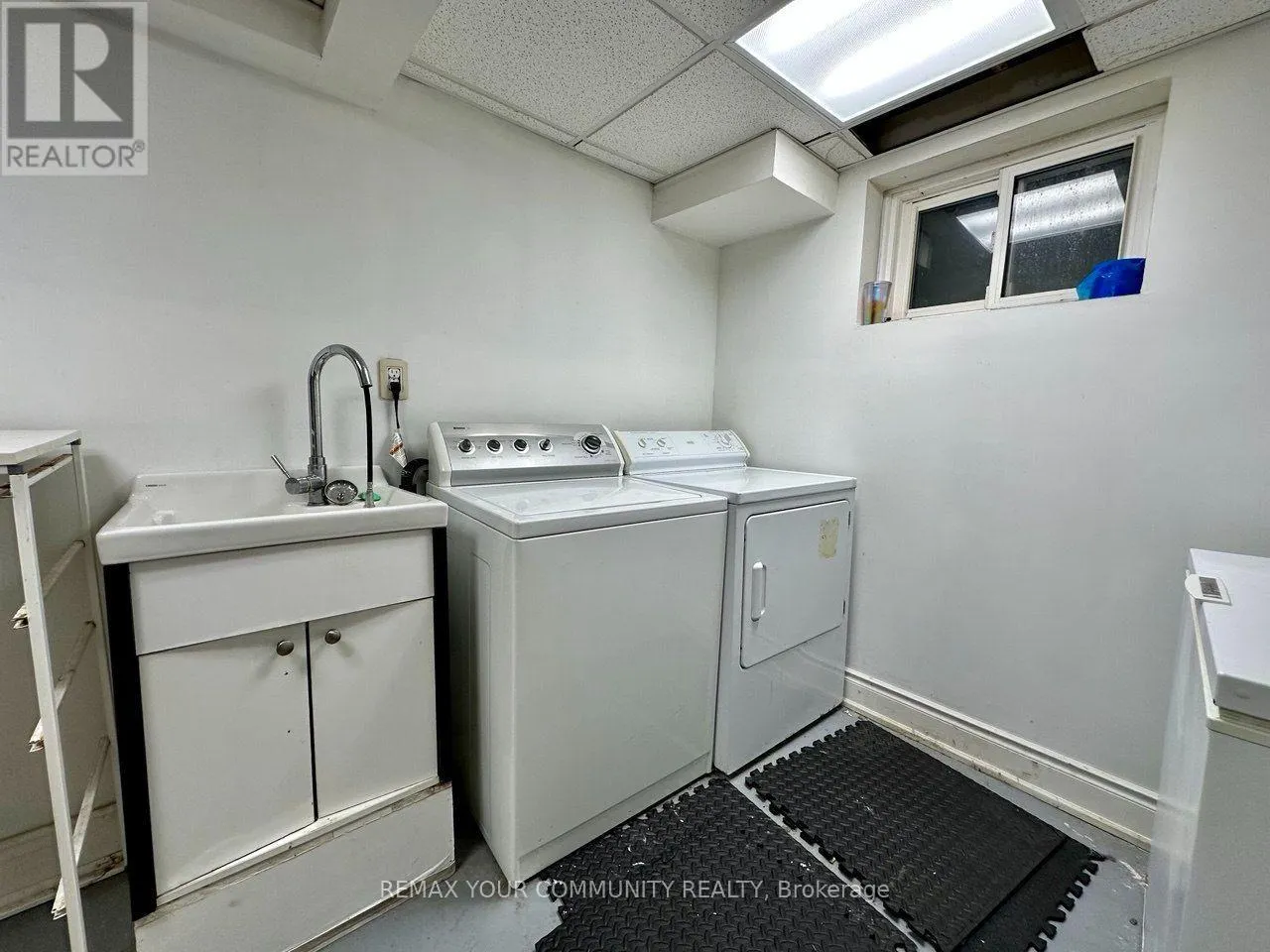 BASEMENT - 71 ROYAL ORCHARD BOULEVARD