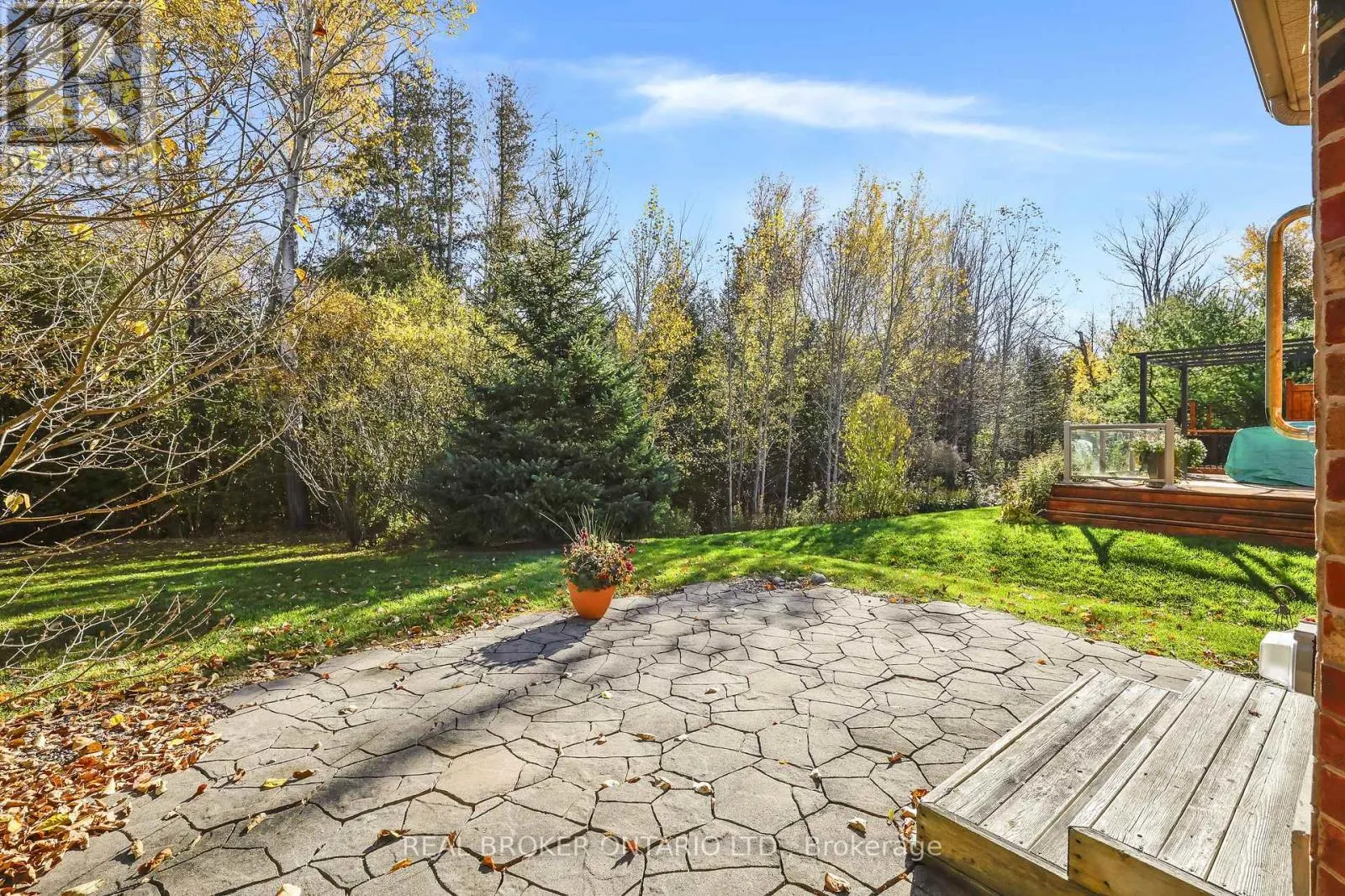 33 FRED BARNARD WAY