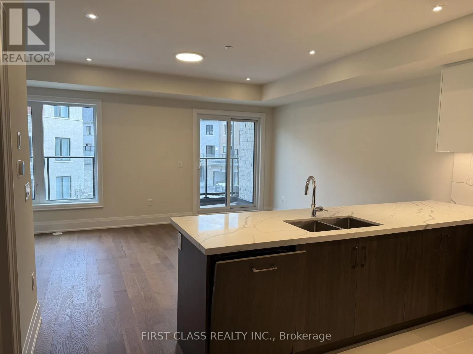 10 WILLIAM FISHER LANE