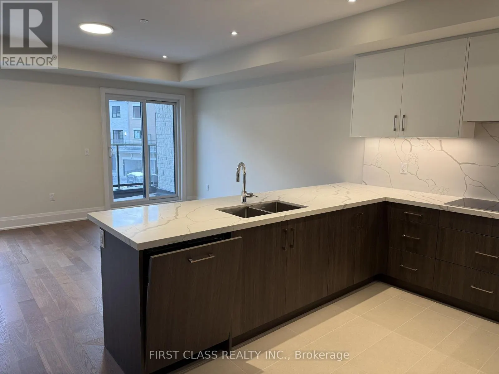 10 WILLIAM FISHER LANE