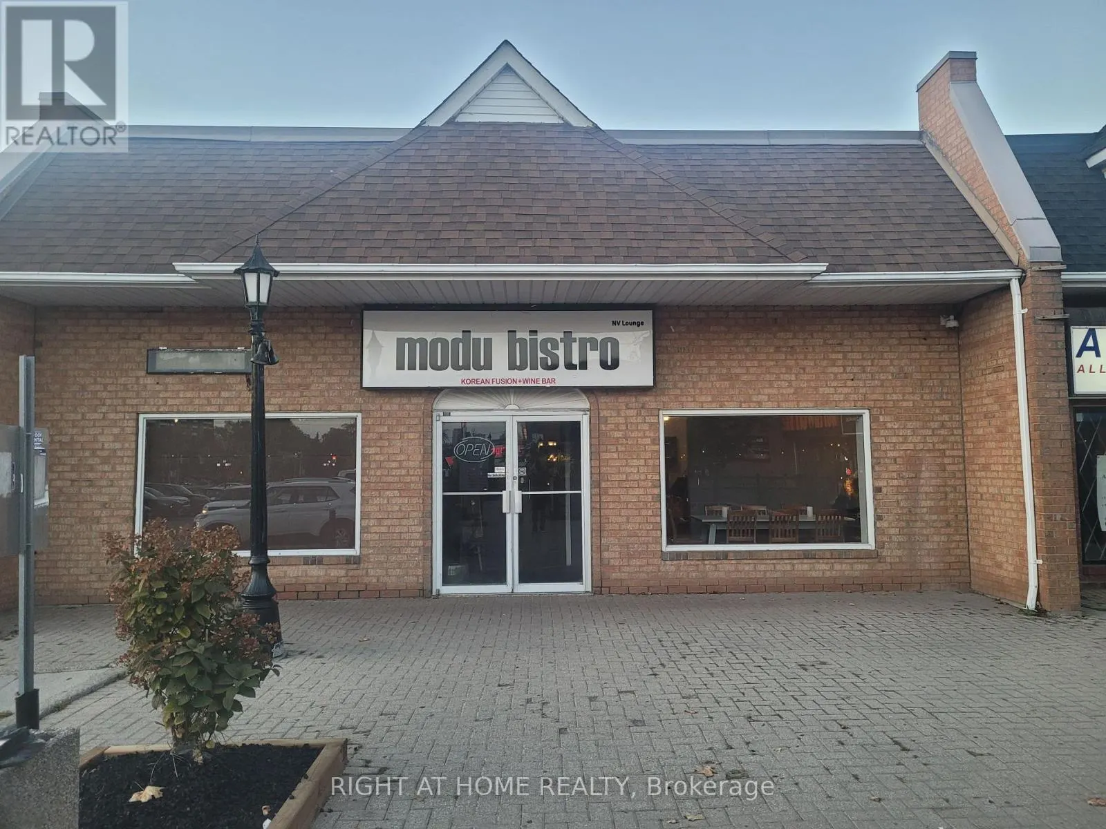 20-21 - 100 STEELES AVENUE W