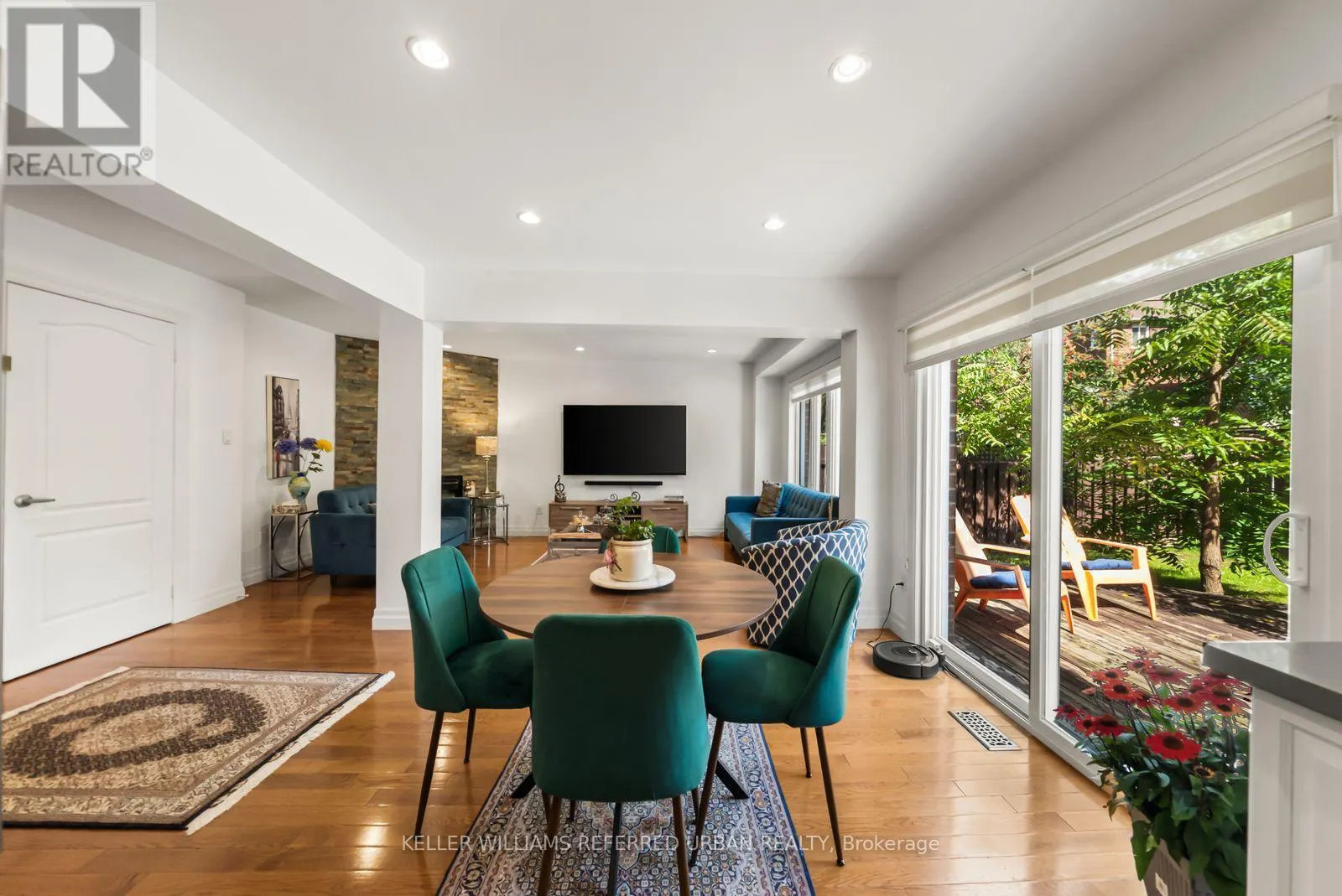 1002 OAKTREE CRESCENT