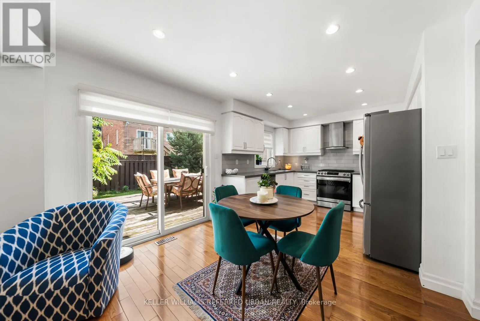 1002 OAKTREE CRESCENT