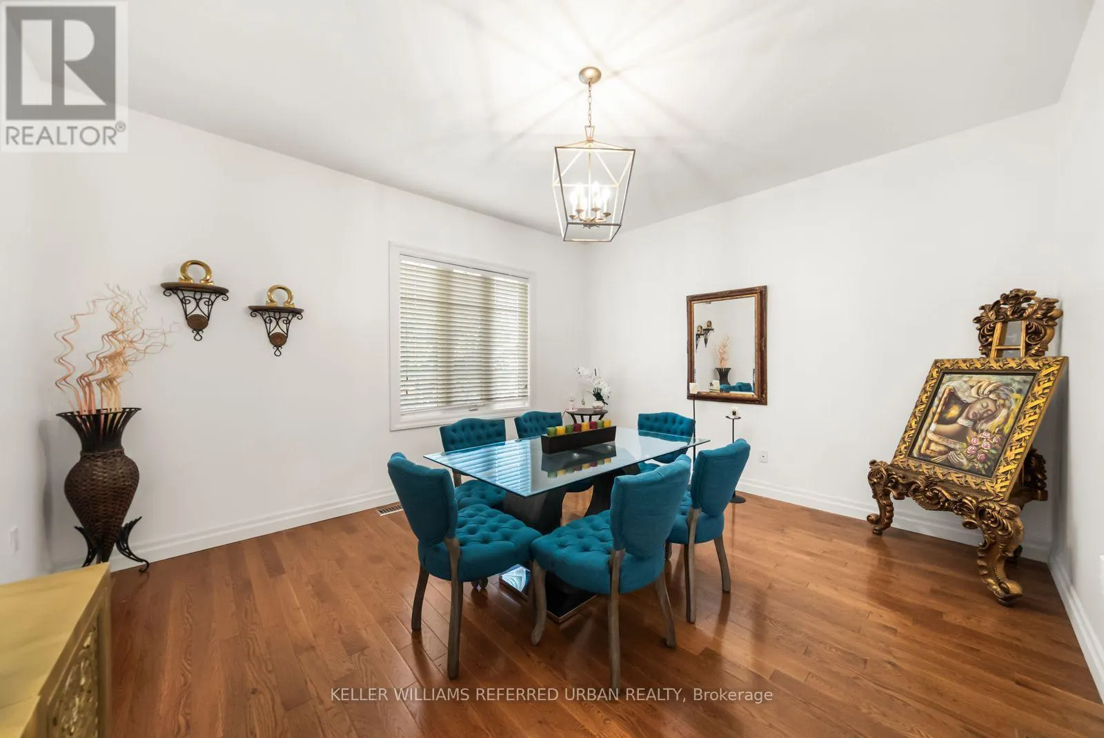 1002 OAKTREE CRESCENT