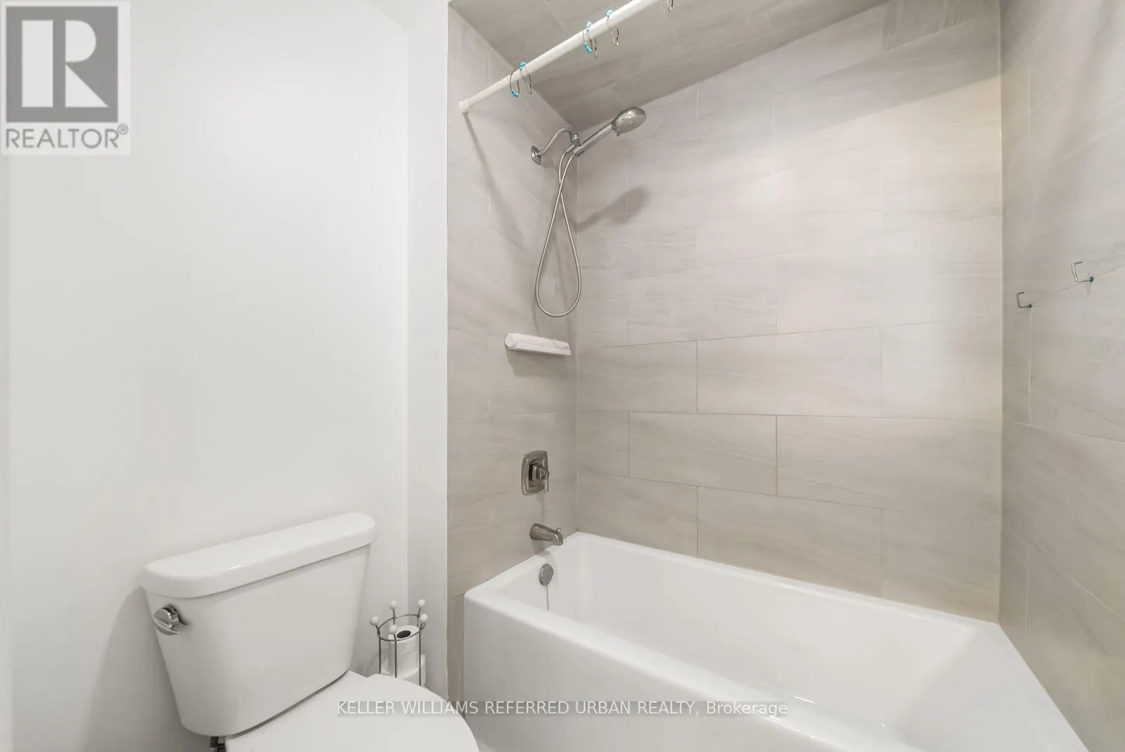 1002 OAKTREE CRESCENT