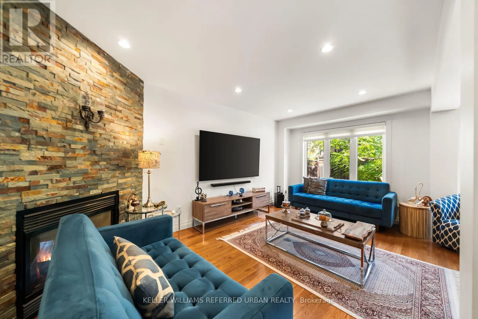 1002 OAKTREE CRESCENT