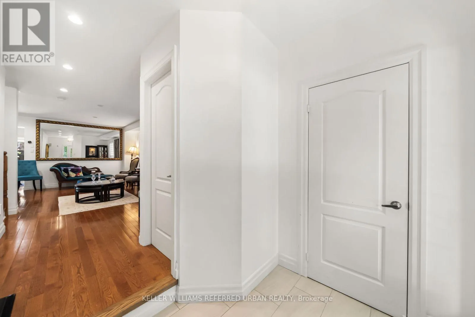 1002 OAKTREE CRESCENT