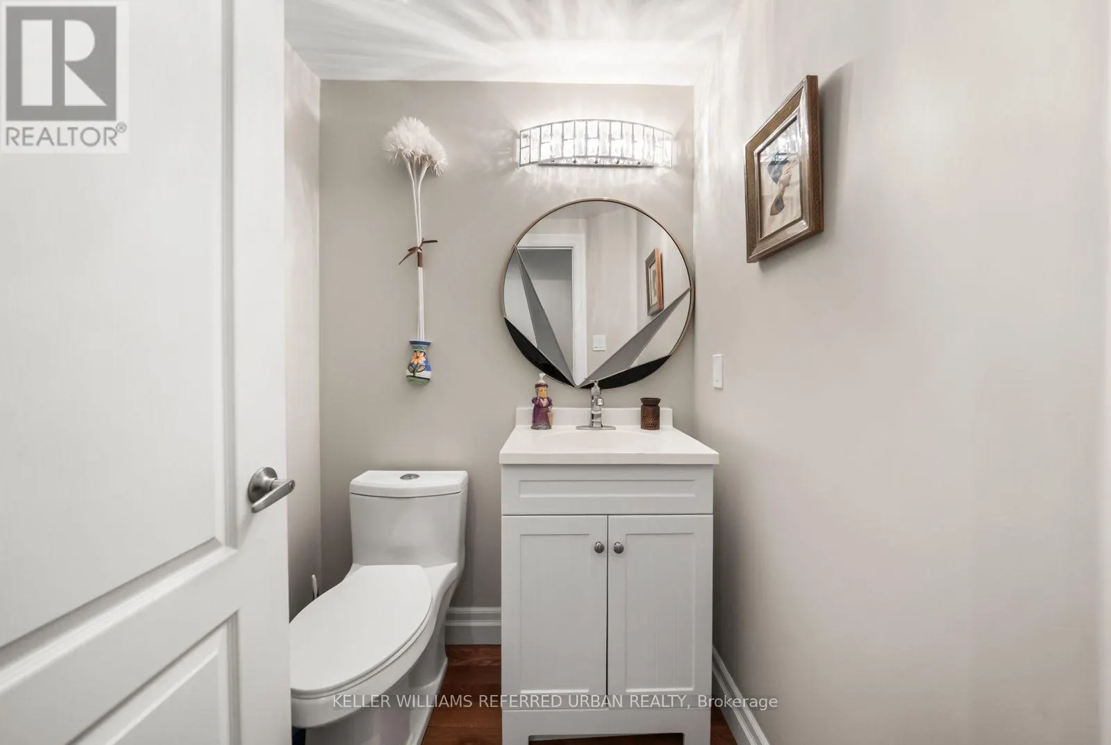 1002 OAKTREE CRESCENT
