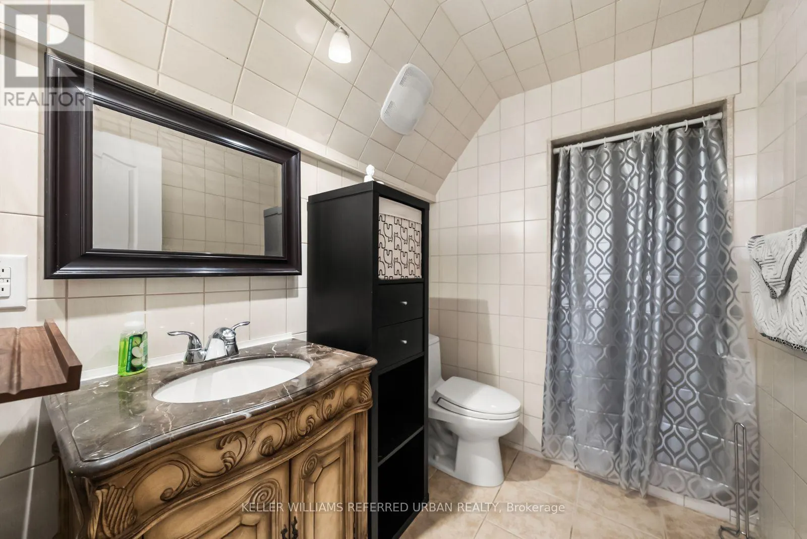 1002 OAKTREE CRESCENT
