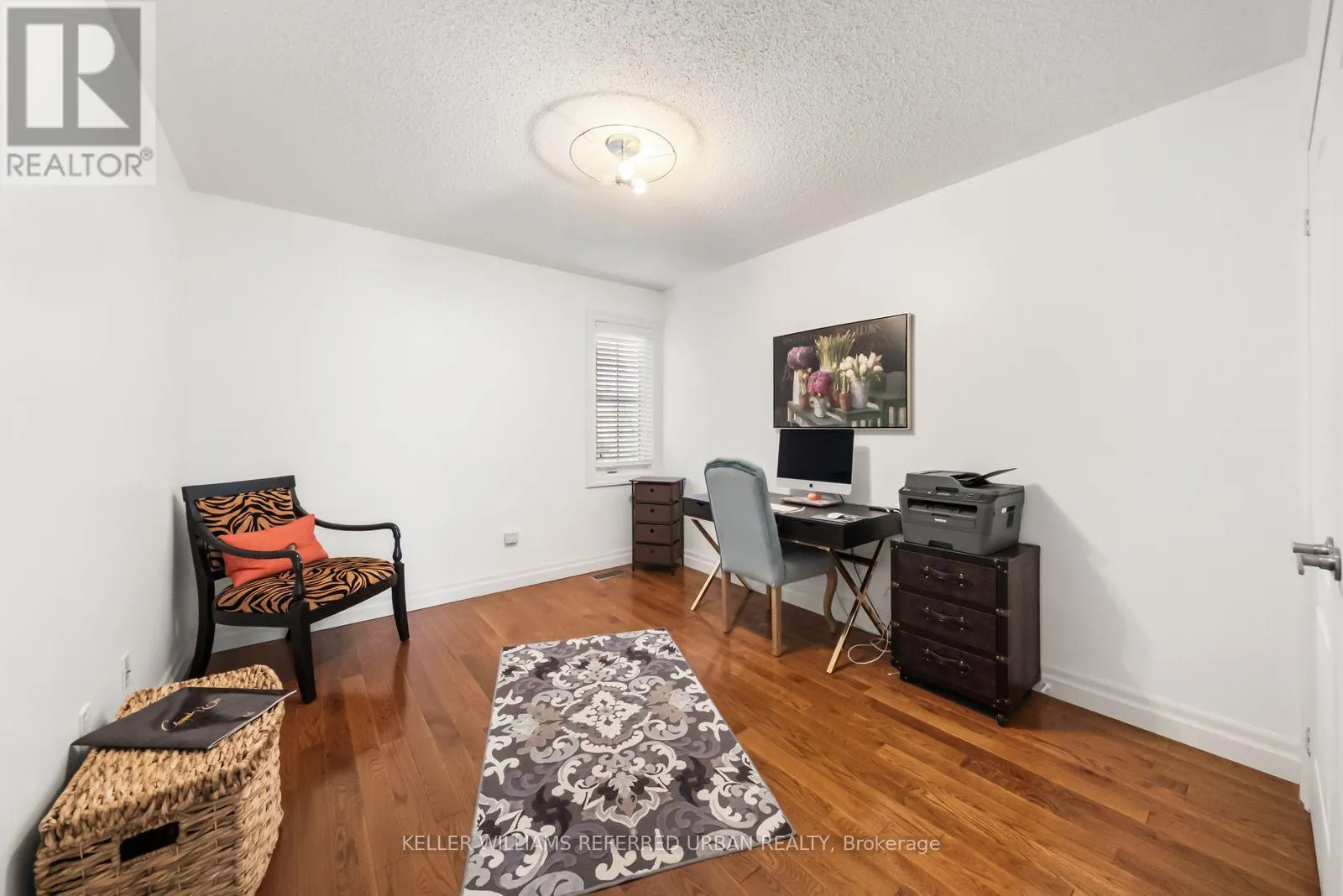 1002 OAKTREE CRESCENT