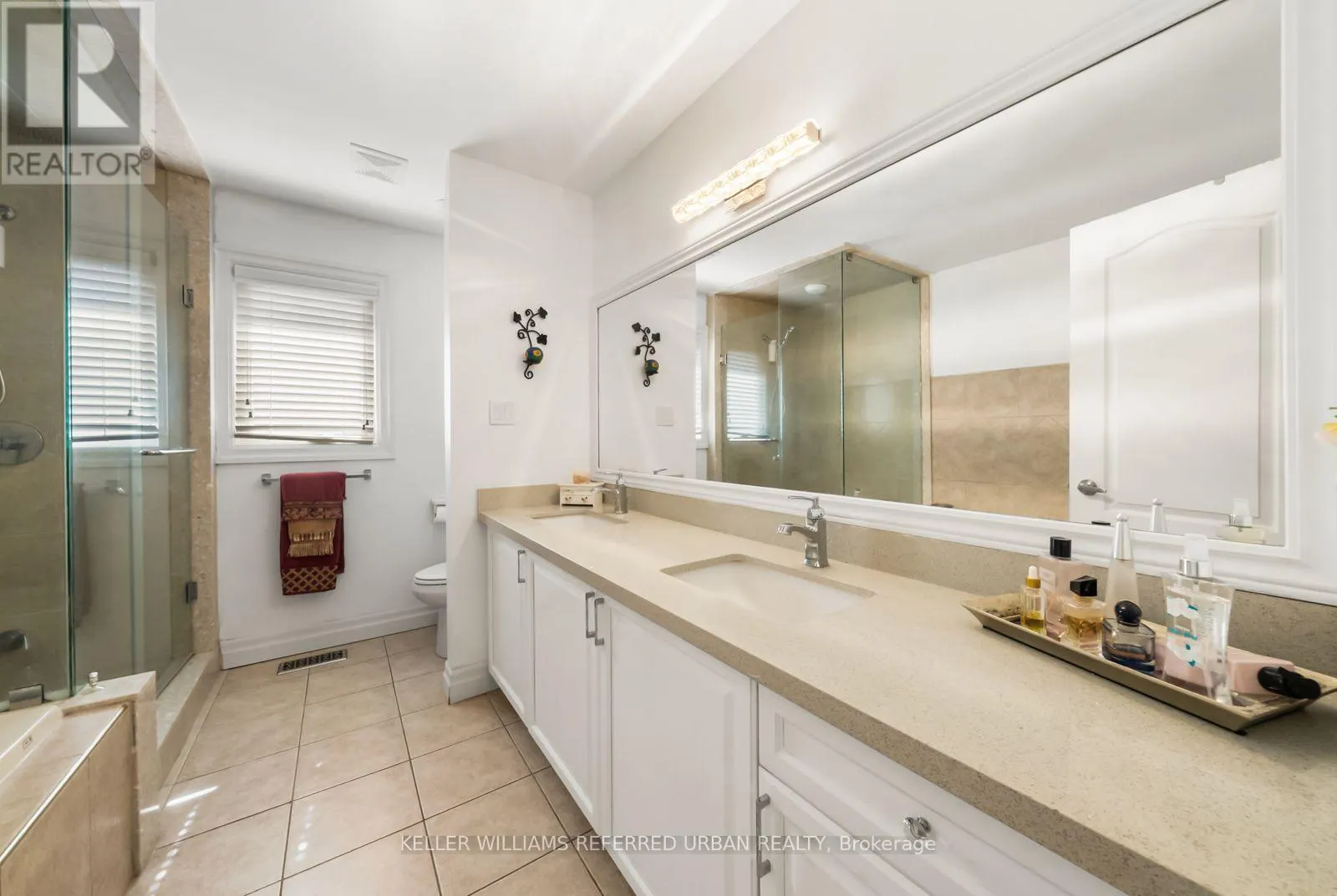 1002 OAKTREE CRESCENT