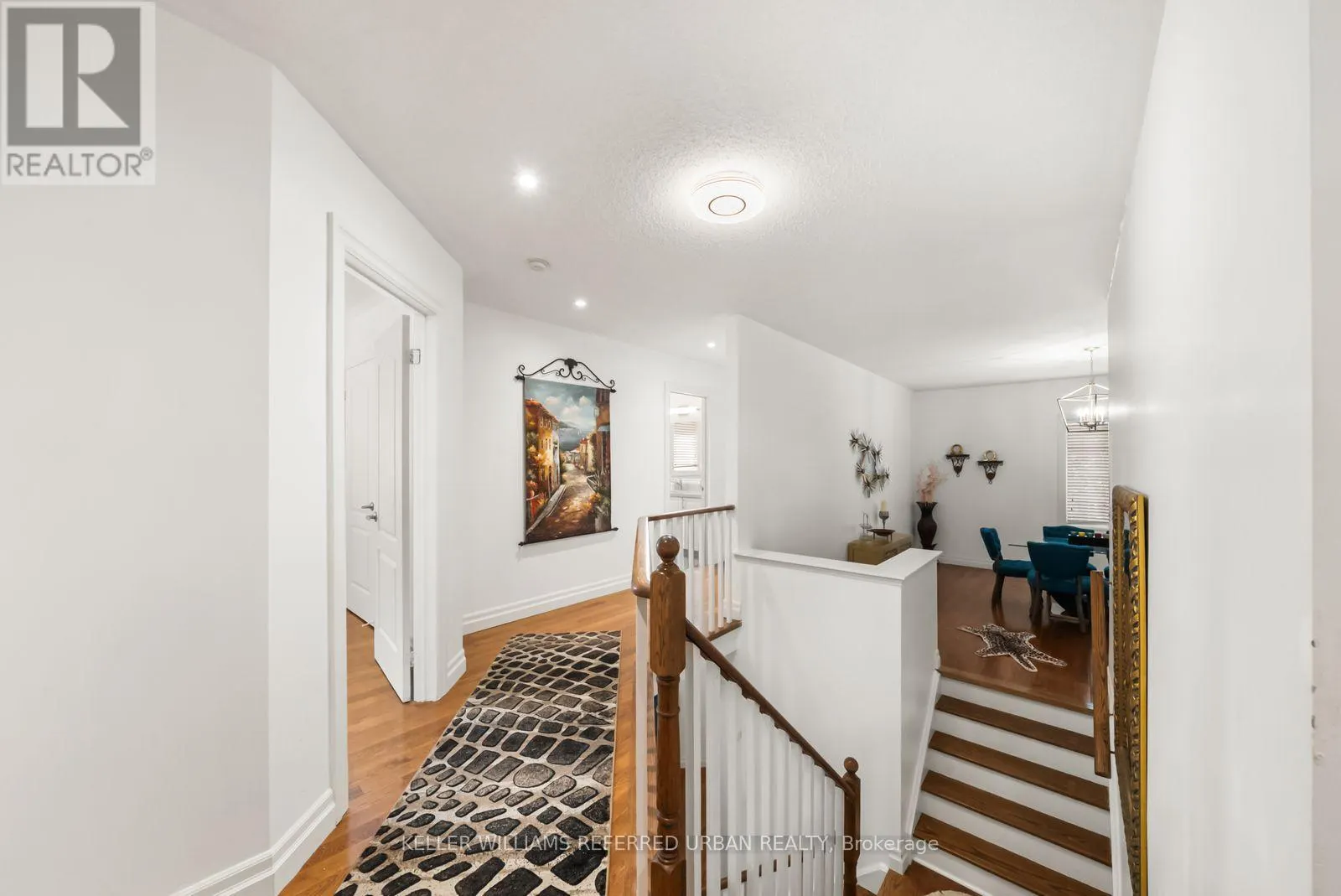 1002 OAKTREE CRESCENT
