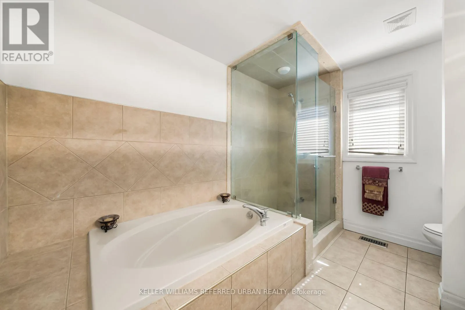 1002 OAKTREE CRESCENT