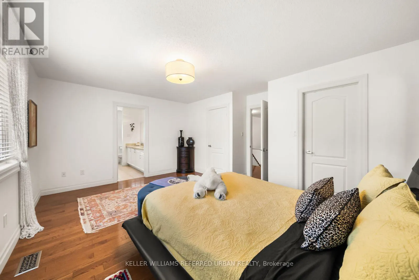 1002 OAKTREE CRESCENT