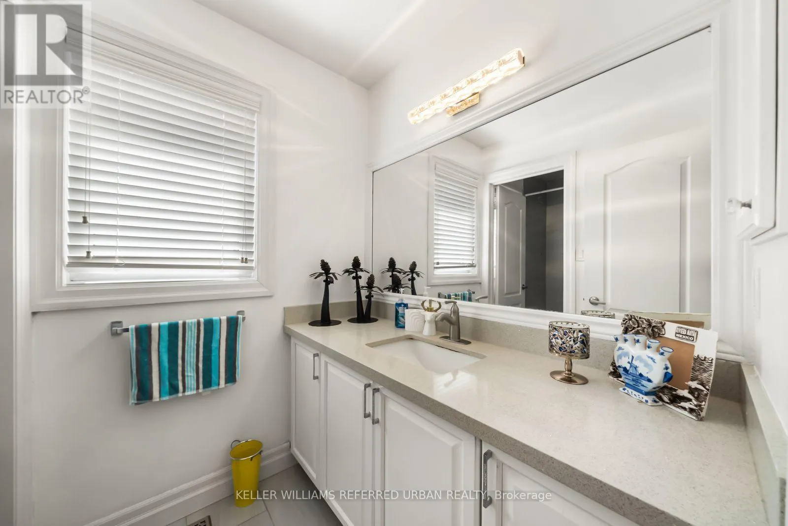 1002 OAKTREE CRESCENT