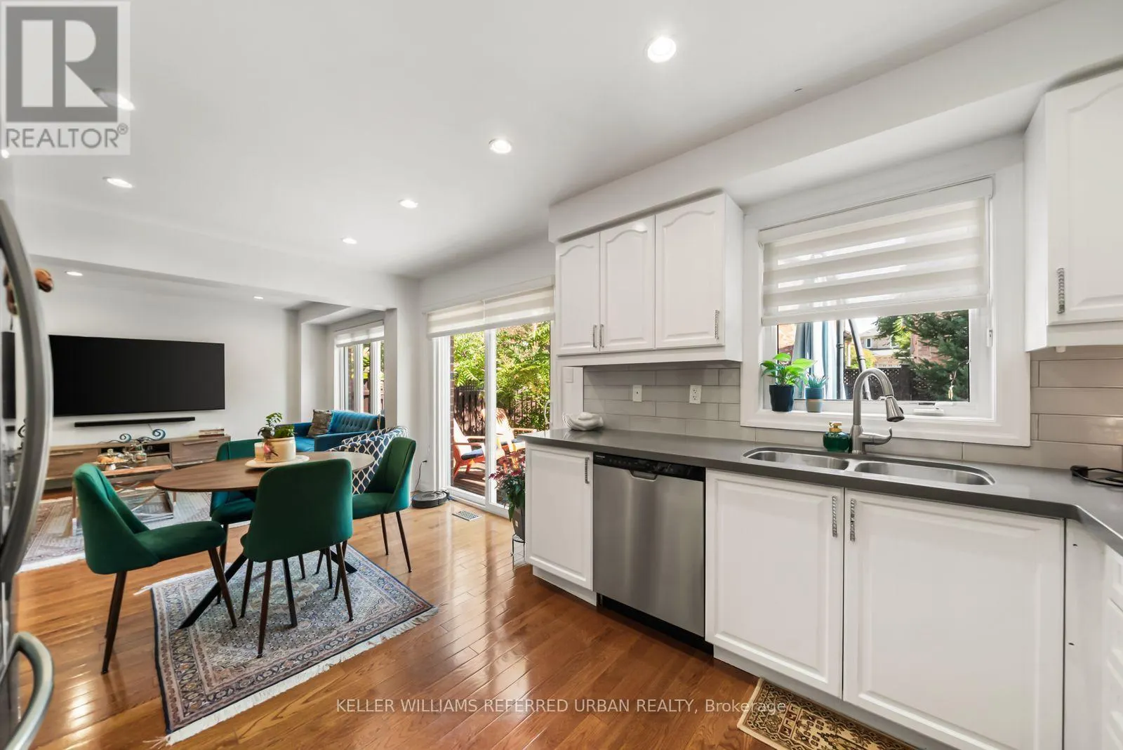 1002 OAKTREE CRESCENT