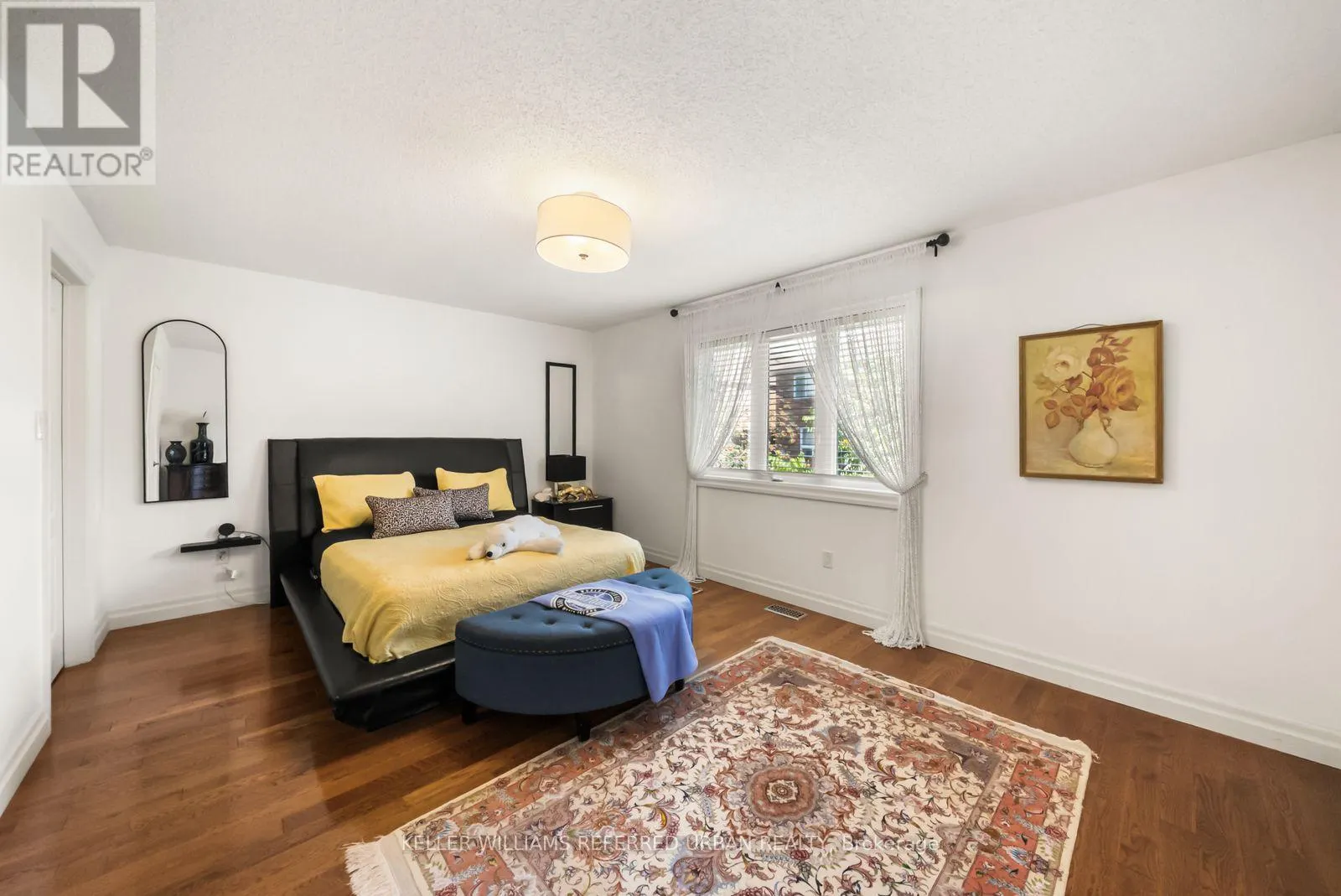 1002 OAKTREE CRESCENT