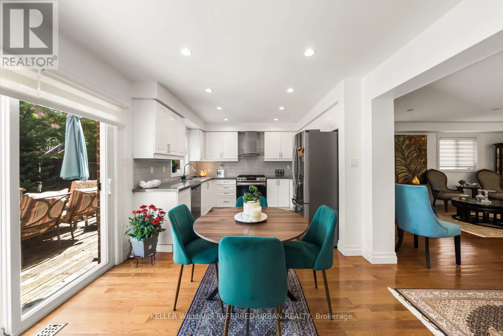 1002 OAKTREE CRESCENT