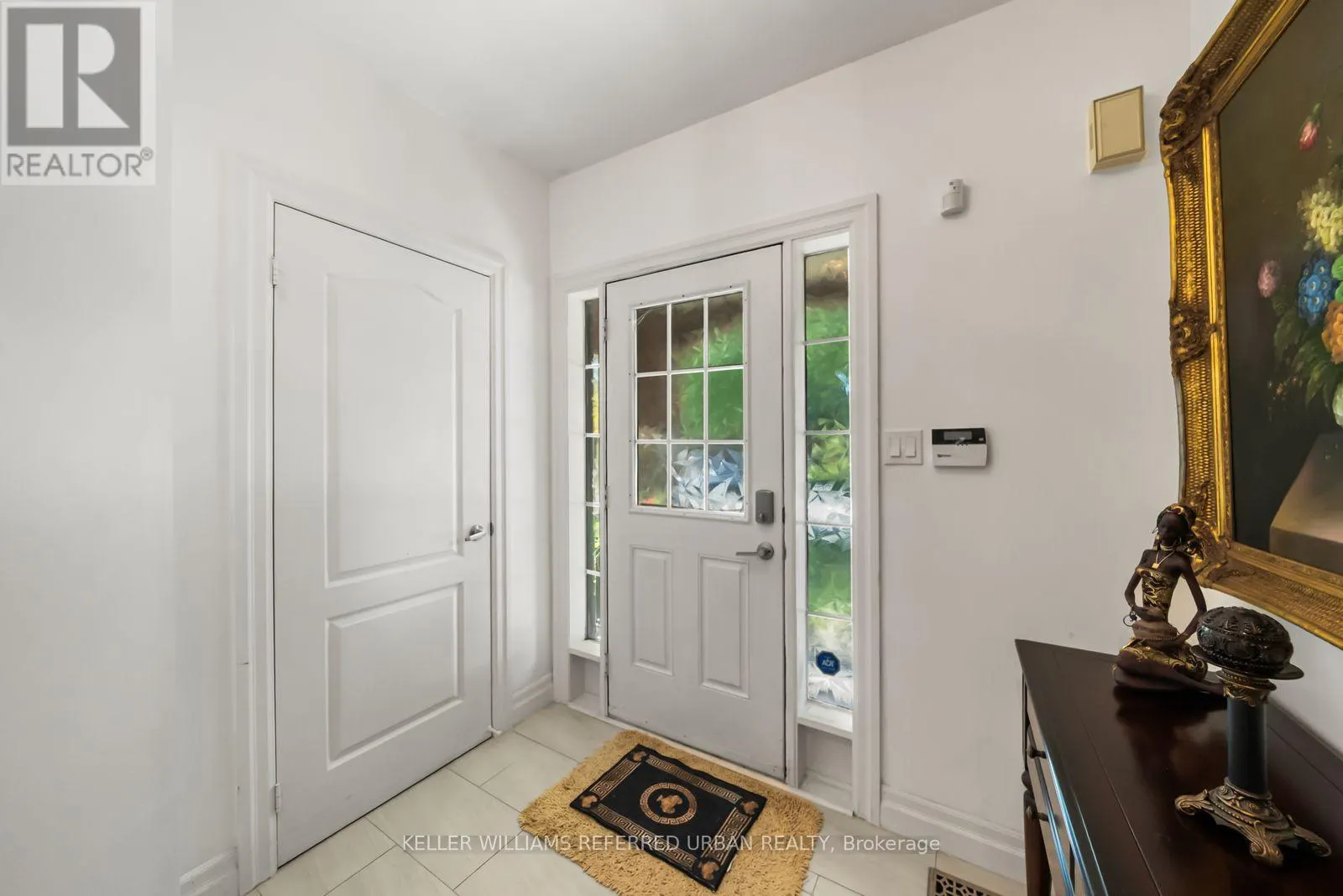 1002 OAKTREE CRESCENT