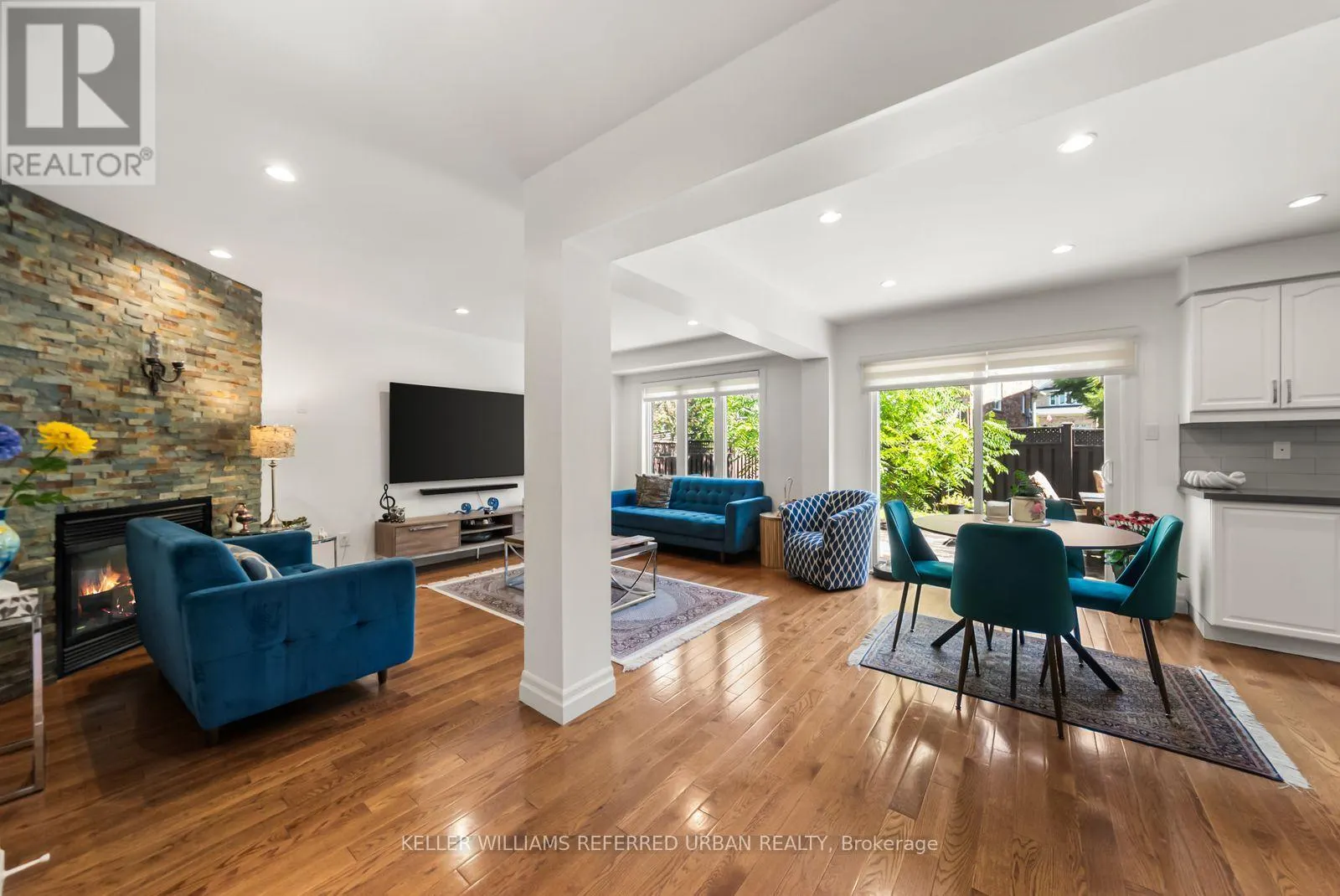 1002 OAKTREE CRESCENT
