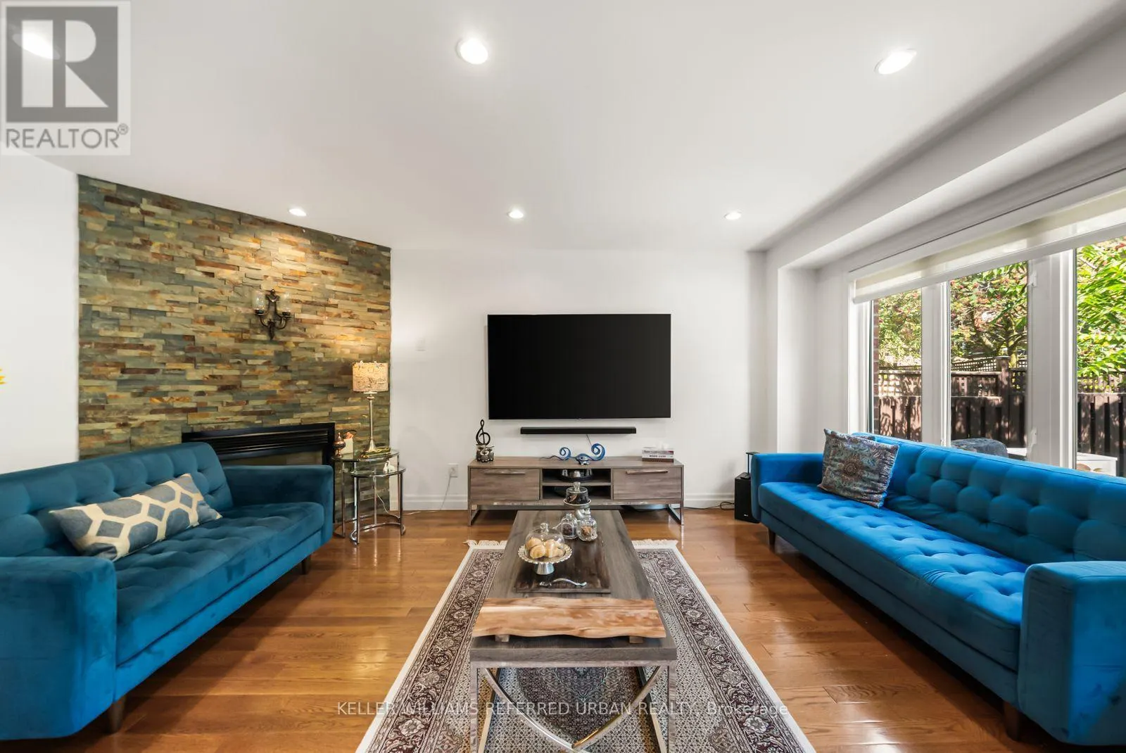 1002 OAKTREE CRESCENT