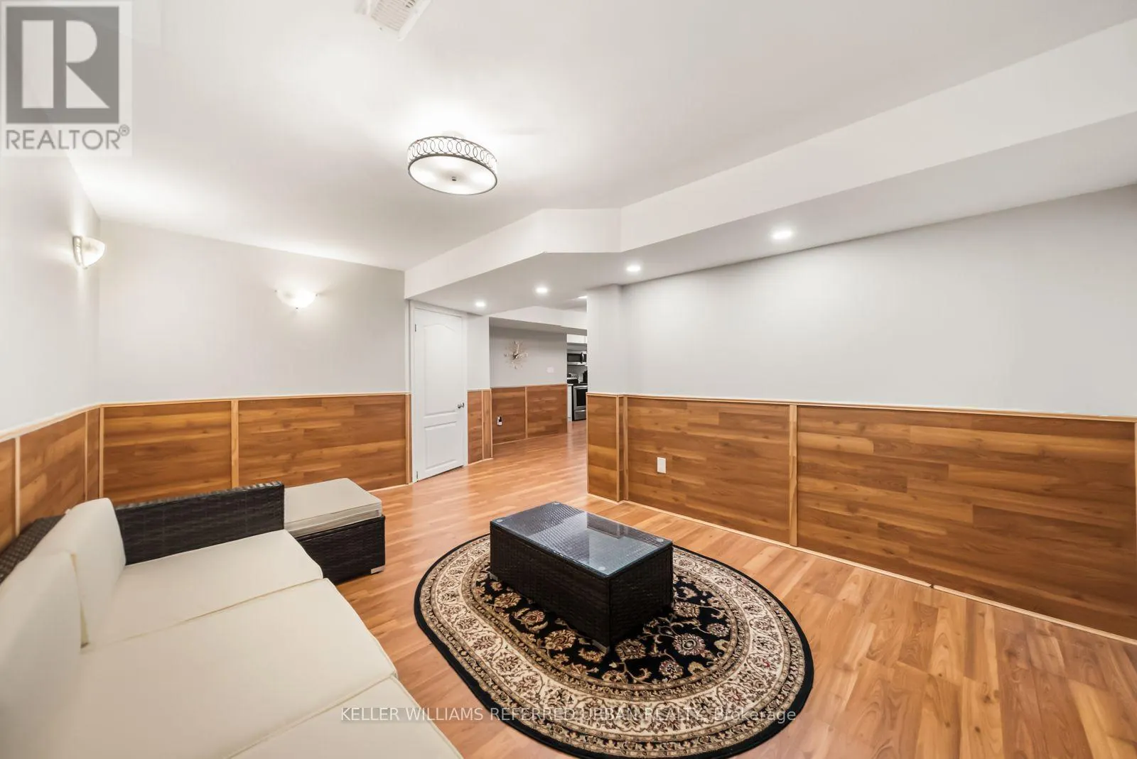 1002 OAKTREE CRESCENT