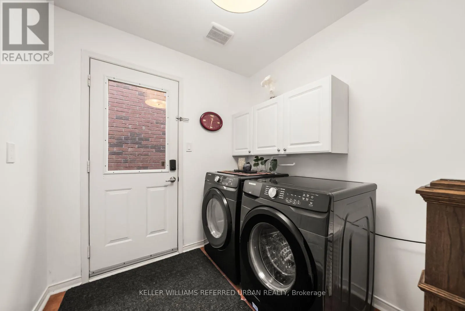 1002 OAKTREE CRESCENT