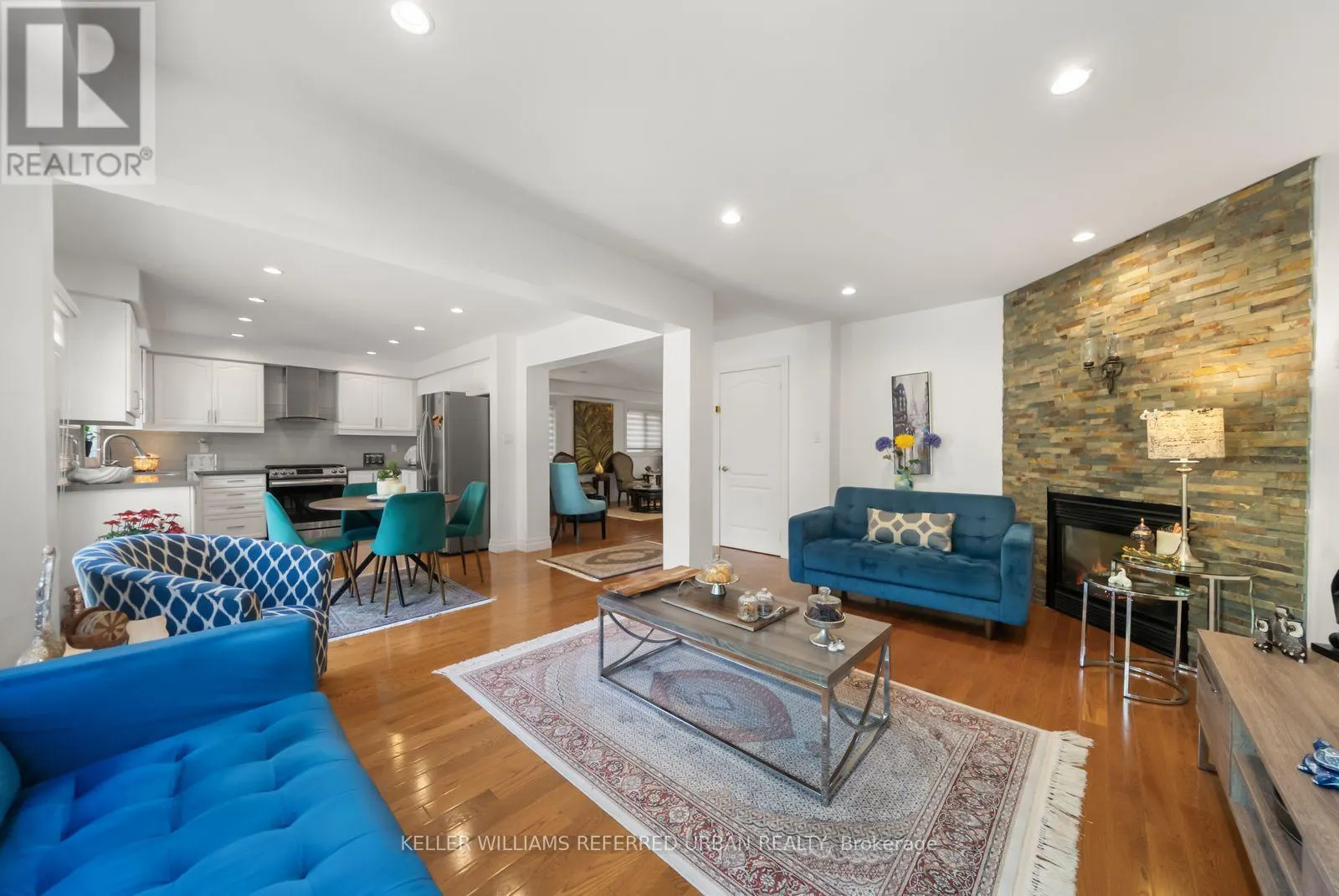 1002 OAKTREE CRESCENT