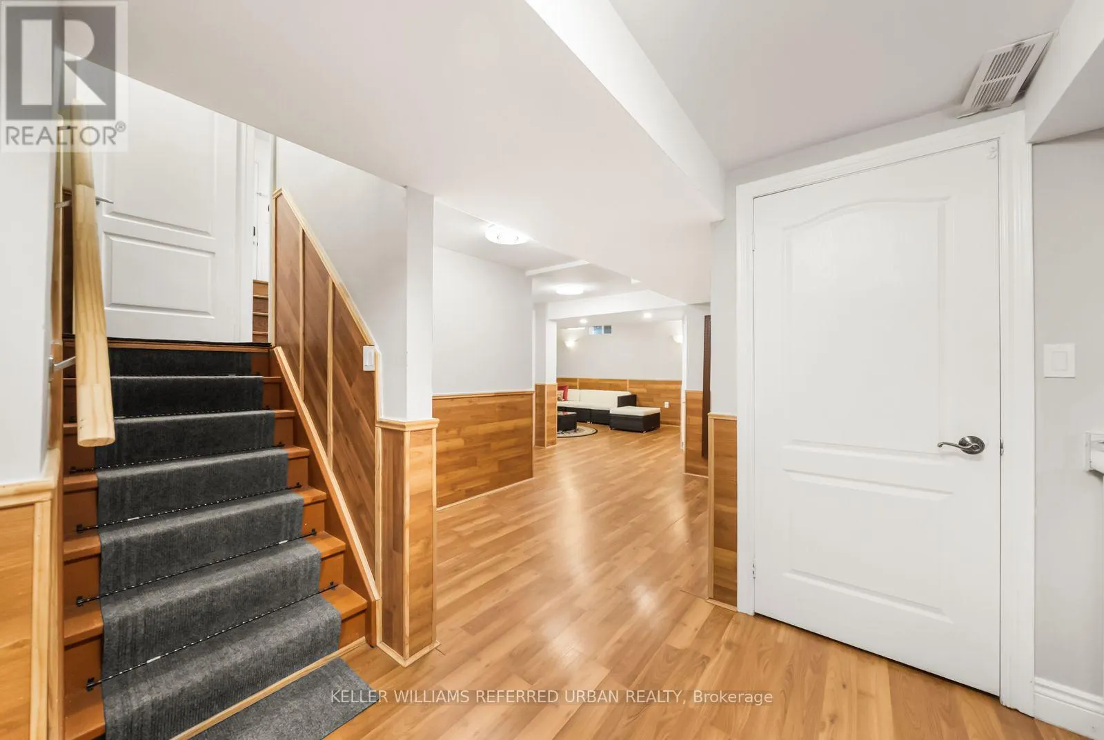1002 OAKTREE CRESCENT