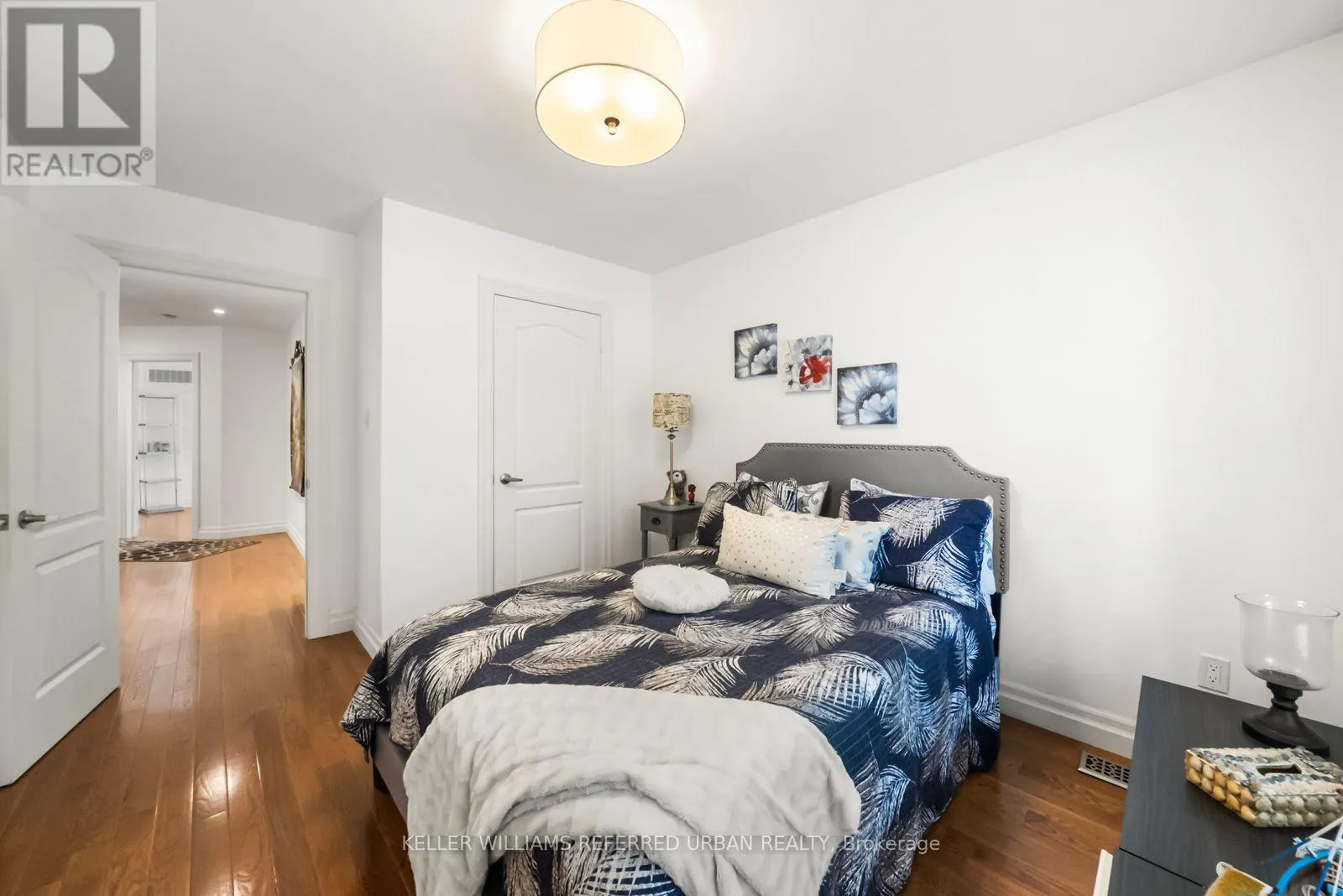 1002 OAKTREE CRESCENT