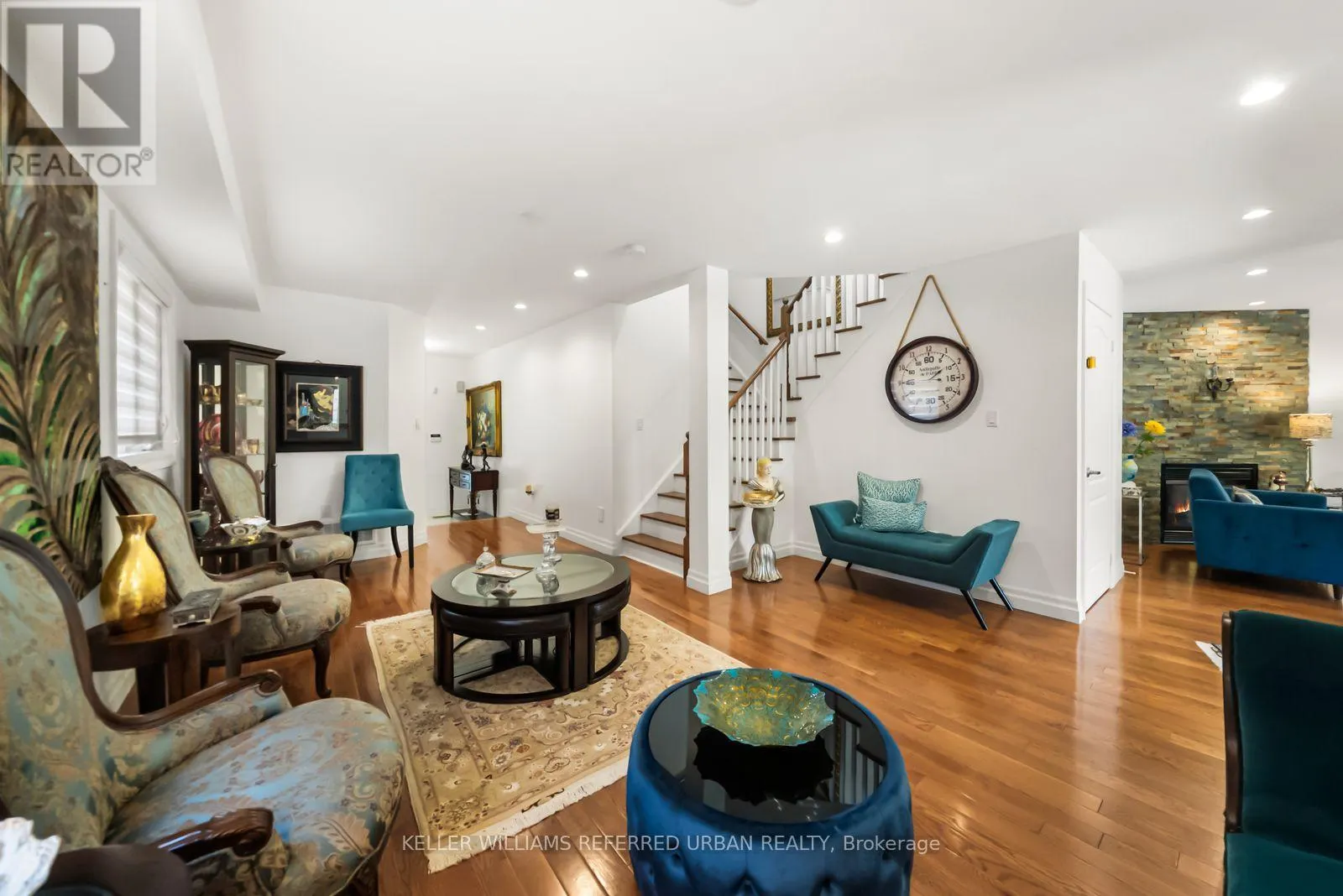 1002 OAKTREE CRESCENT