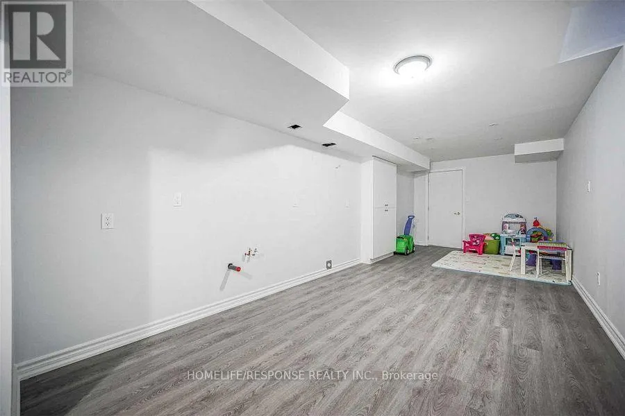 372 MANTLE AVENUE