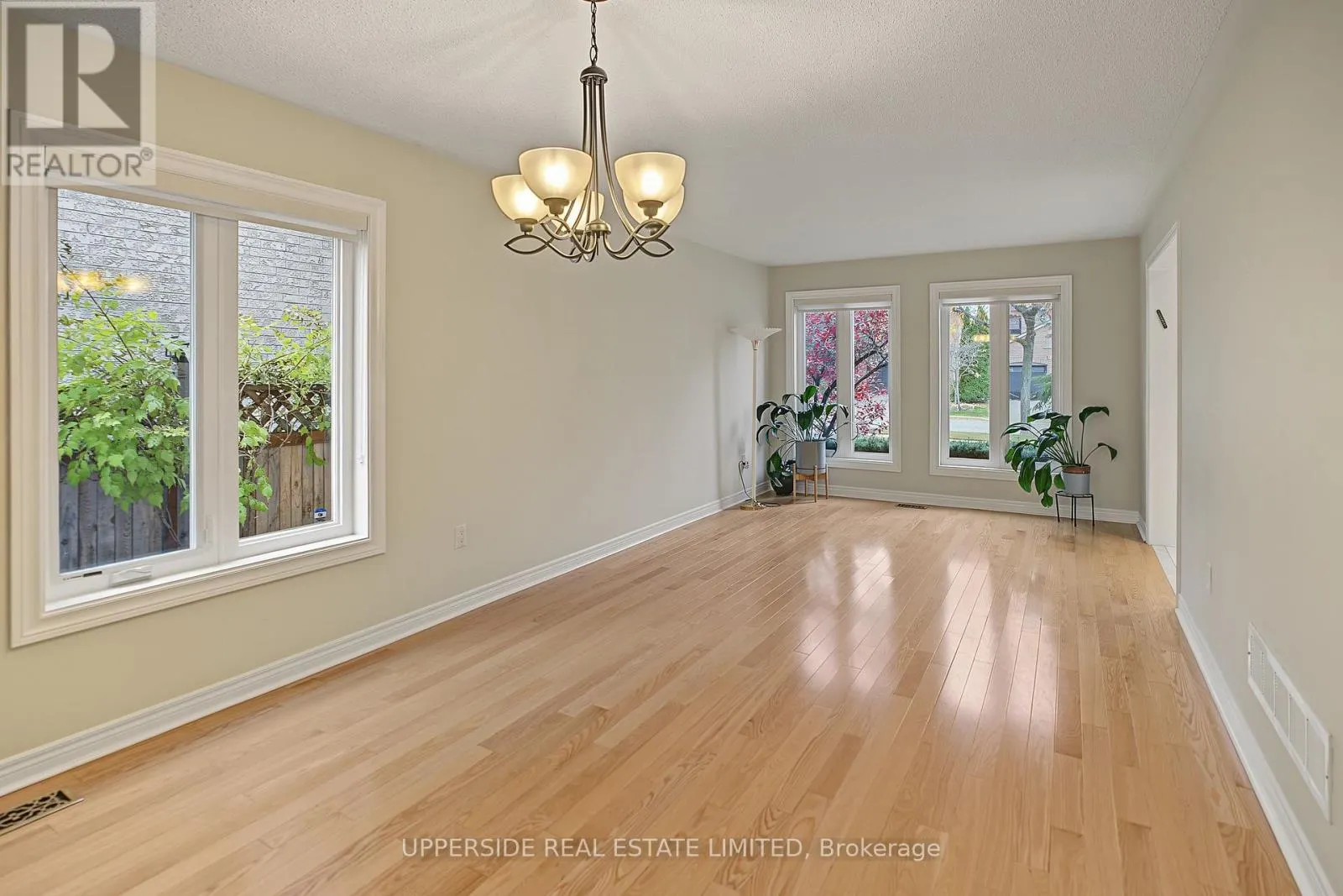 99 GLENFOREST DRIVE