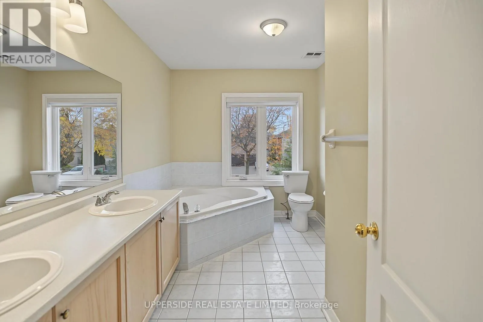 99 GLENFOREST DRIVE
