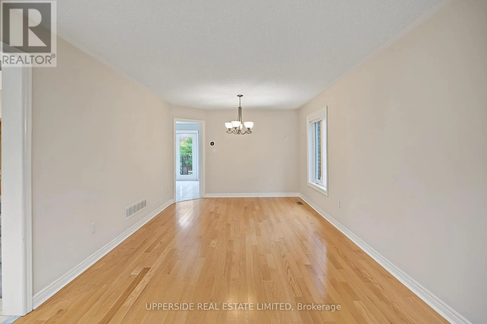 99 GLENFOREST DRIVE