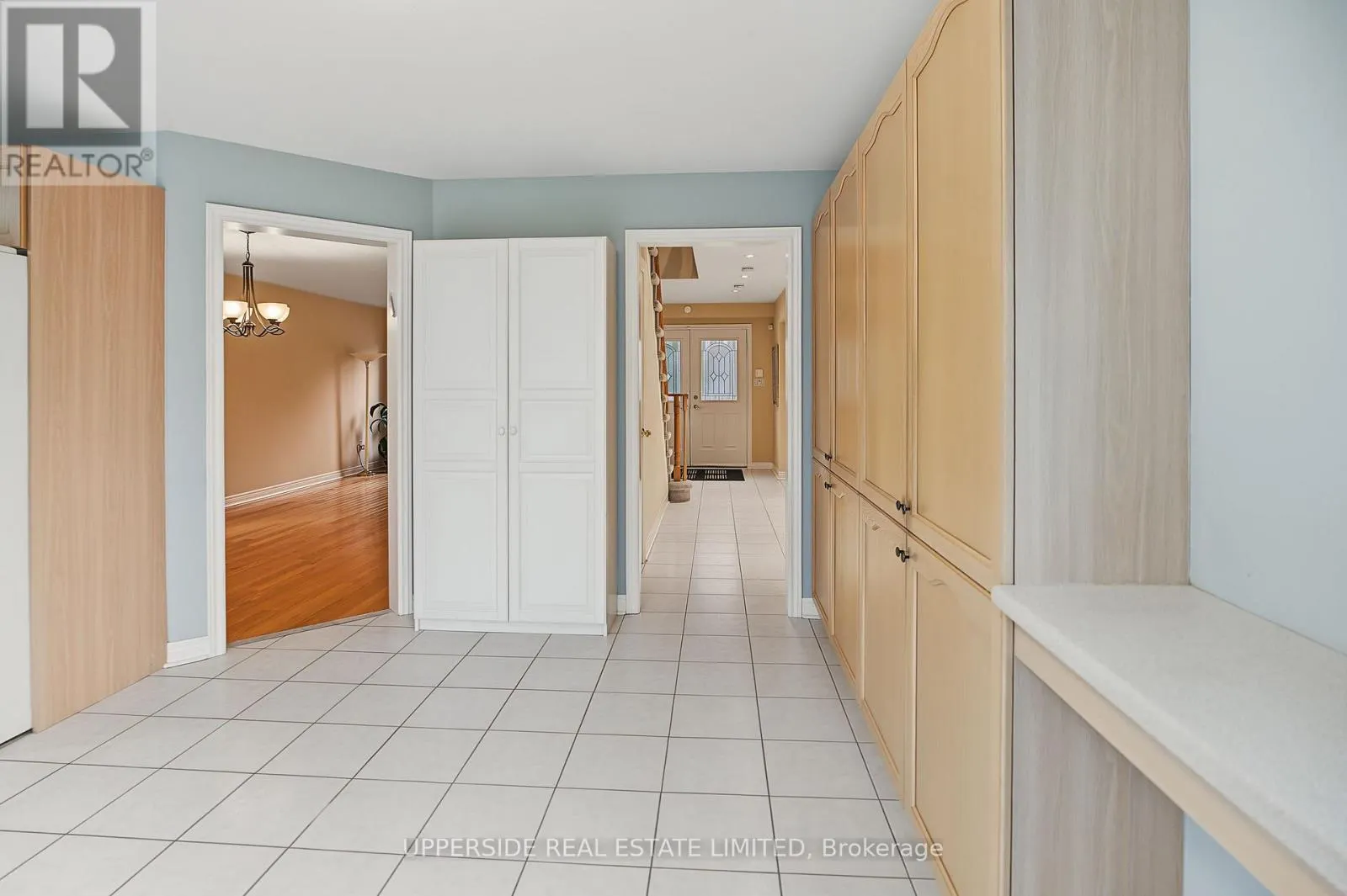 99 GLENFOREST DRIVE